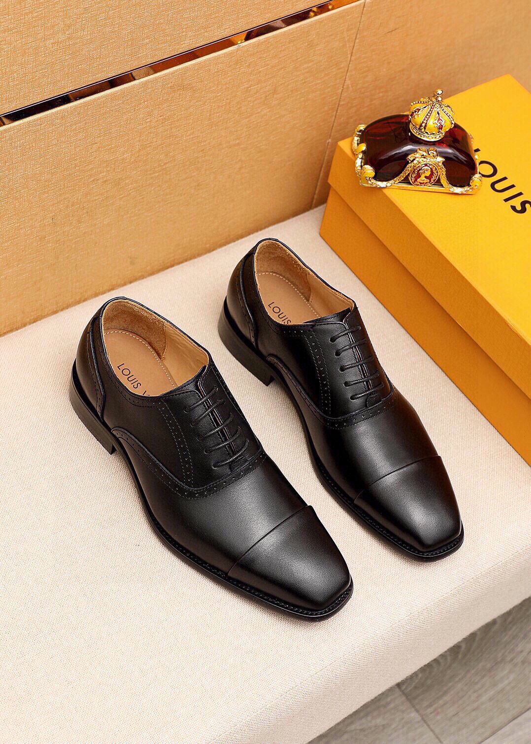 NO:778628,Product trademark LOUIS VUITTON 'Louis Vuitton' business leather shoes. Regular size: 38-44 (customized at 45.46.47) Product material selection: imported first-layer calfskin upper, imported first-layer cowhide lining. Strong three-dimensional visual effect, combined outsole color, 2 colors available, louis vuitton, louis vuitton, cowhide19860909商品商标LOUIS VUITTON「 路易威登」商务皮鞋 正码码数:38-44（45.46.47订制） 商品材料精选 进口头小牛皮鞋面,进口头层牛皮内里.强烈立体视觉效果,组合大底 颜 色2色可选,,louis vuitton,louis vuitton,cowhide,Men's shoes