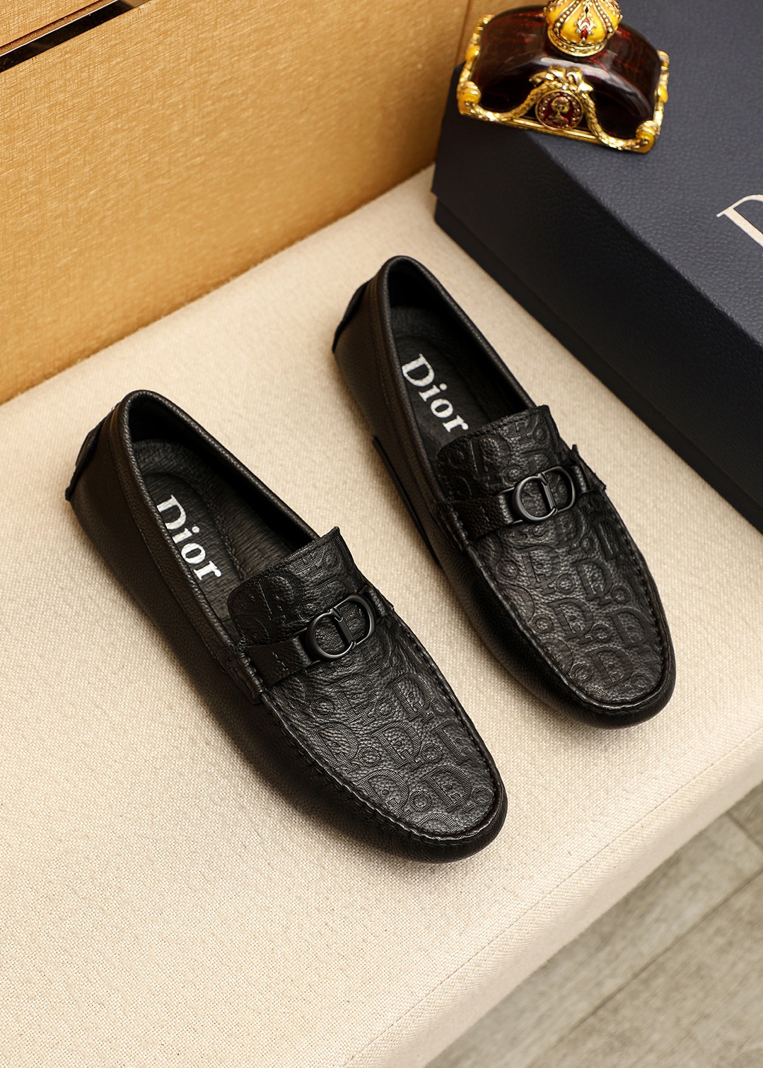 NO:779149,Product trademark Dior 'Dior' beanie shoes, correct size: 38-44 (customized at 45.46.47) Product material selection: Italian imported first-layer cowhide upper + luxury hardware buckle, imported water-dyed pigskin lining. Strong three-dimensional visual effect, original outsole color 3 color selection, dior, dior, cowhide19860909商品商标Dior「 迪奥」豆豆鞋 正码码数:38-44（45.46.47订做） 商品材料精选 意大利进口头层牛皮鞋面+奢华五金扣,进口水染猪皮内里.强烈立体视觉效果,原版大底 颜 色3色选,,dior,dior,cowhide,Men's shoes