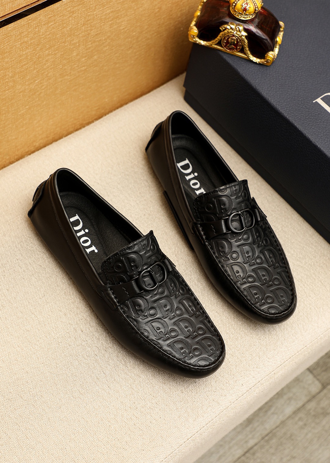 NO:779152,Product trademark Dior 'Dior' beanie shoes, correct size: 38-44 (customized at 45.46.47) Product material selection: Italian imported first-layer cowhide upper + luxury hardware buckle, imported water-dyed pigskin lining. Strong three-dimensional visual effect, original outsole color, 3 color selection, dior, dior, cowhide19860909商品商标Dior「 迪奥」豆豆鞋 正码码数:38-44（45.46.47订做） 商品材料精选 意大利进口头层牛皮鞋面+奢华五金扣,进口水染猪皮内里.强烈立体视觉效果,原版大底 颜 色,3色选,,dior,dior,cowhide,Men's shoes