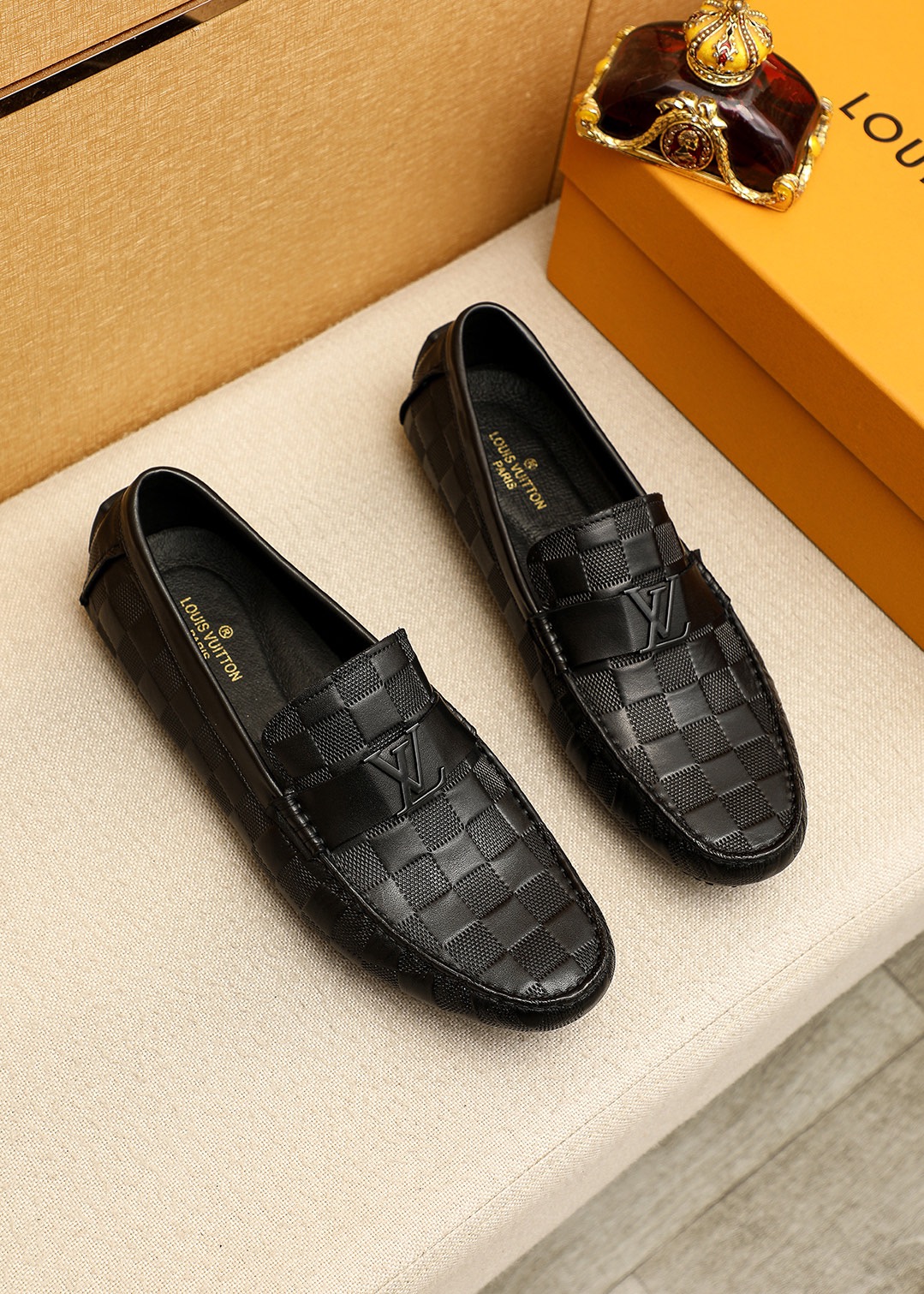 NO:779134,Product trademark LOUIS VUITTON 'Louis Vuitton' beanie shoes. Regular size: 38-44 (customized at 45.46.47) Product material selection: first-layer calfskin embossed upper + luxury hardware buckle, imported pigskin lining. Strong three-dimensional visual effect, original outsole color 1 color optional, louis vuitton, louis vuitton, cowhide19860909商品商标LOUIS VUITTON「 路易威登」豆豆鞋 正码码数:38-44(45.46.47订制） 商品材料精选 头层小牛皮压花鞋面+奢华五金扣,进口猪皮内里.强烈立体视觉效果,原版大底 颜 色1色可选,,louis vuitton,louis vuitton,cowhide,Men's shoes
