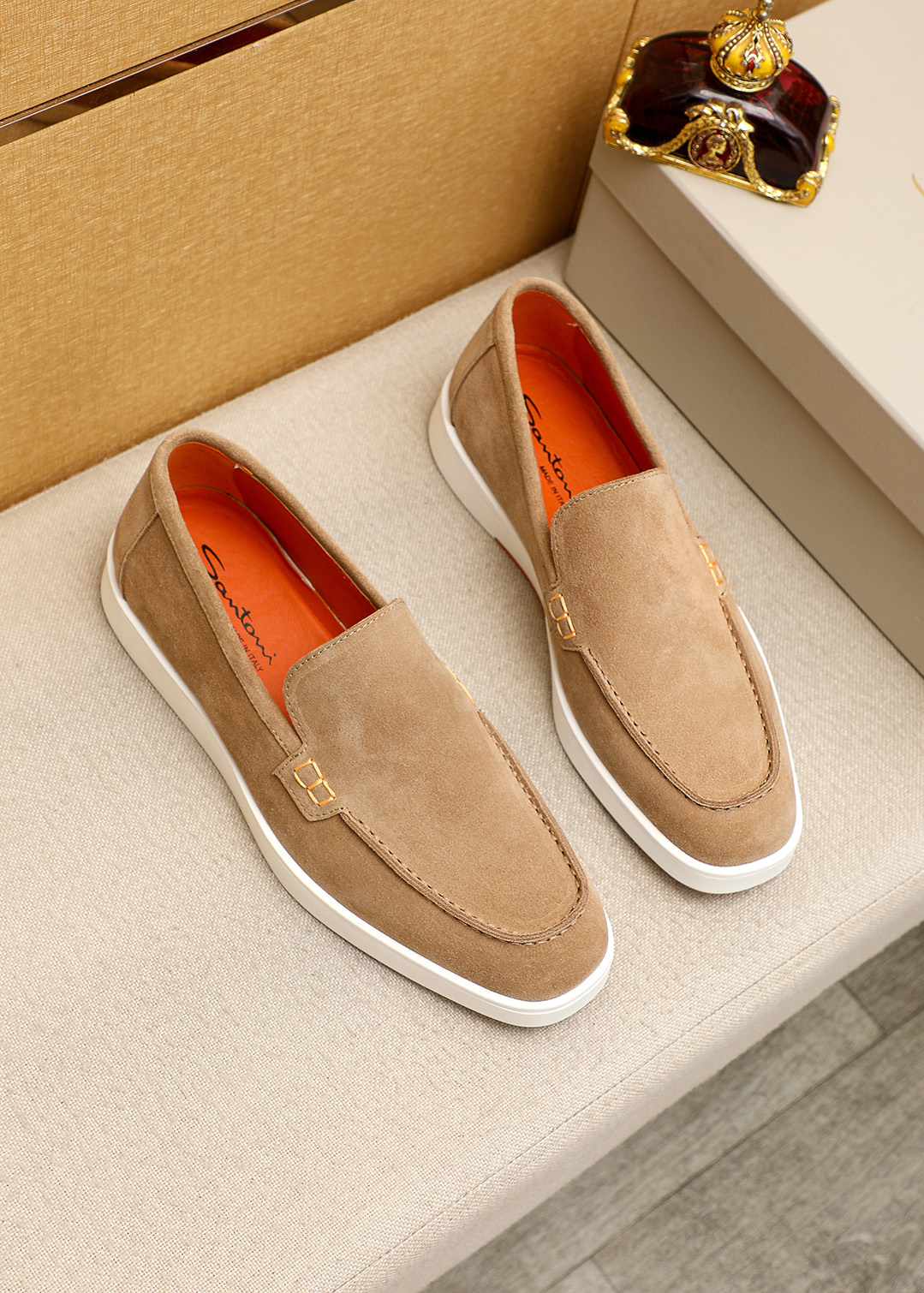 NO:779439,Product trademark Santoni 'Santoni' formal slip-on leather shoes. Regular size: 39-44 (customized at 38.45.46). Selected product materials. First-layer frosted cowhide upper, cowhide lining, original outsole. 5 colors available, cowhide19860909商品商标Santoni「 圣托尼 」正装套脚皮鞋 正码码数:39-44 (38.45.46订制) 商品材料精选 头层磨砂牛皮鞋面,牛皮内里,原版大底 颜色5色可选,,cowhide,Men's shoes