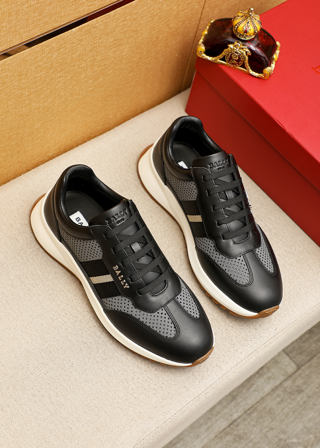 NO:780436,Product trademark BALLY 'Bally' casual shoes, correct size: 38-44 (45 customized) Product materials are selected from high-quality hollow cowhide upper, sheepskin lining, rubber outsole, 5 colors available, bally, cowhide, sheepskin19860909商品商标BALLY「 巴利 」休闲鞋 正码码数:38-44（45订做） 商品材料精选优质镂空牛皮鞋面,羊皮内里 ,橡胶大底 颜色5色可选,,bally,cowhide,sheepskin,Men's shoes