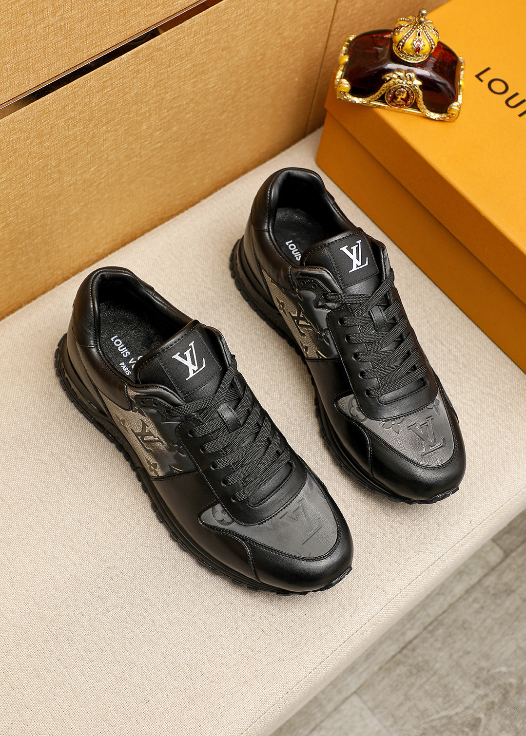 NO:780450,Product trademark LV 'Louis Vuitton' lace-up casual men's shoes. Regular size: 38-44 (45 customized) Product materials are selected from cowhide stitching mercerized embossed cloth upper, cowhide lining, original rubber outsole. Color 1 color optional, louis vuitton, louis vuitton, cowhide19860909商品商标LV「 路易威登 」系带休闲男鞋 正码码数:38-44 (45订做） 商品材料精选牛皮拼接丝光压花布鞋面,牛皮内里,原版橡胶大底 颜色1色可选,,louis vuitton,louis vuitton,cowhide,Men's shoes