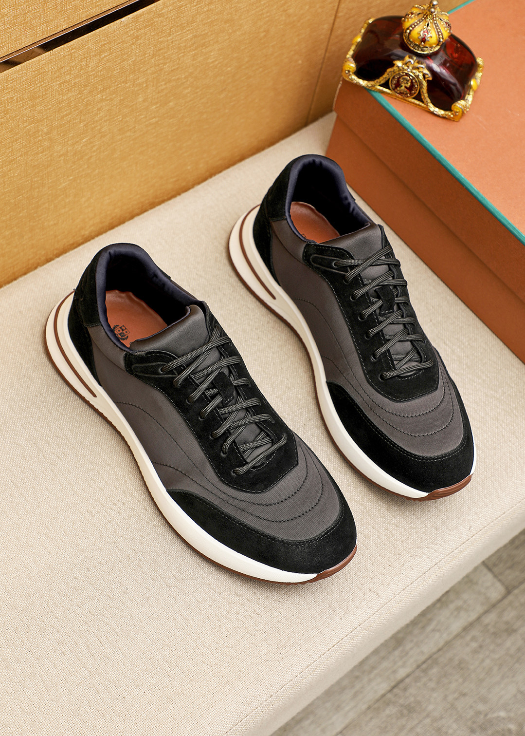 NO:780464,Product trademark: Loro Piana 'nuoyoupianran' casual shoes. Regular size: 38-44 (customized at 45.46). Product materials are selected from frosted cowhide stitching, mercerized breathable upper, lycra lining, cowhide insole, original outsole. 7 colors available, loro piana, cowhide19860909商品商标: Loro Piana「诺悠翩然」休闲鞋 正码码数:38-44（45.46订做） 商品材料精选磨砂牛皮拼接丝光透气鞋面,莱卡布内里,牛皮鞋垫,原版大底 颜色7色可选,,loro piana,cowhide,Men's shoes