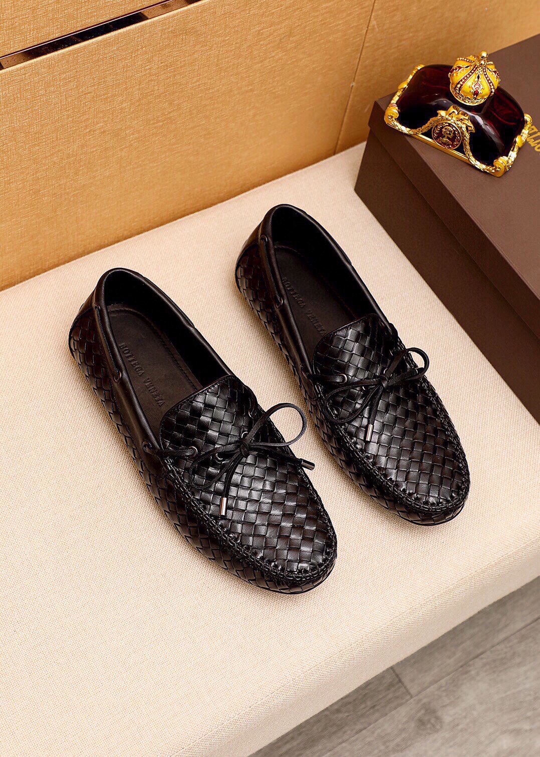 NO:781388,BV men's slip-on shoes [BOTTEGA VENETA] official website counter new model, one to one mold opening, Italian calfskin hand-woven cowhide lining. Driving slip-on shoes, counter synchronization, size 38～44 (45 customized),,bottega veneta,bottega veneta,cowhide19860909BV男士套脚鞋【BOTTEGA VENETA】官网专柜新款 一比一开模 意大利小牛皮手工编织牛皮内里.开车套脚便鞋 专柜同步 尺码 38～44（45订制),,bottega veneta,bottega veneta,cowhide,Men's shoes