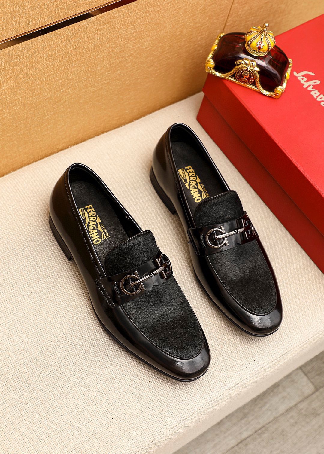 NO:781987,Product trademark Ferragamo 'Ferragamo' casual leather shoes, correct size: 38-44 (45 customized) Product material selection: imported first-layer calfskin upper + classic hardware buckle, imported water-dyed cowhide lining. Strong three-dimensional visual effect, rubber outsole, 1 color available, ferragamo, ferragamo, cowhide19860909商品商标Ferragamo「 菲拉格慕」休闲皮鞋 正码码数:38-44（45订制） 商品材料精选 进口头层小牛皮鞋面+经典五金扣,进口水染牛皮内里.强烈立体视觉效果,橡胶大底 颜 色1色可选,,ferragamo,ferragamo,cowhide,Men's shoes