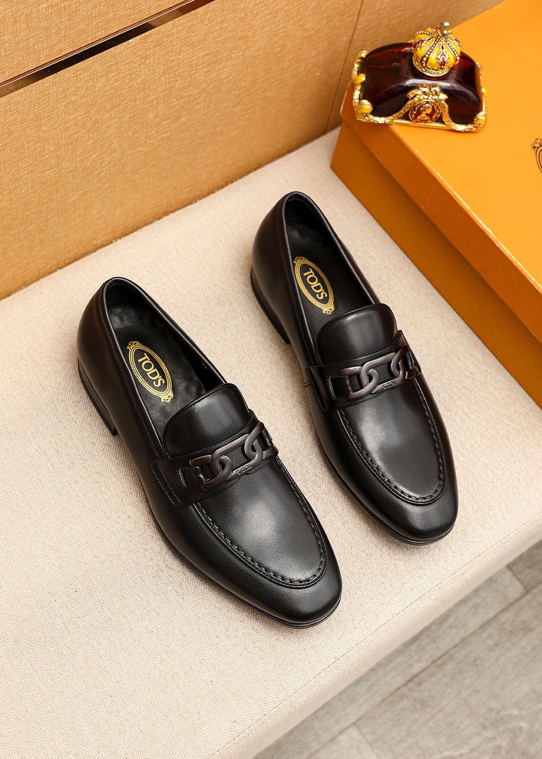 NO:782119,Product trademark TODS 'Tods' casual leather shoes, correct size: 38-44 (45 customized) Product material selection, first-layer calfskin upper + classic hardware buckle, imported cowhide lining. Strong three-dimensional visual effect, rubber outsole, 1 color optional, Tod's, cowhide19860909商品商标TODS「 托德斯」休闲皮鞋 正码码数:38-44（45订制） 商品材料精选 头层小牛皮鞋面+经典五金扣,进口牛皮内里.强烈立体视觉效果,橡胶大底 颜 色1色可选,,Tod's,cowhide,Men's shoes