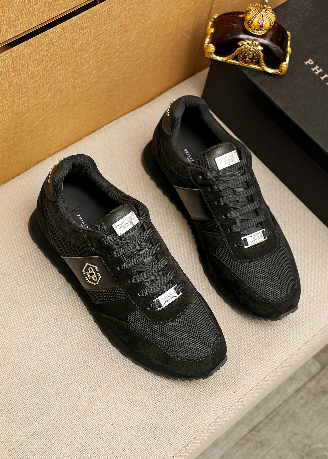 NO:829310,Product trademark PHILIPP PLEIN 'Philip Plein' casual shoes. Regular size: 39-44 (45.46 custom-made, non-refundable) Product material: selected cowhide with nubuck leather splicing mesh, breathable mesh lining, rubber outsole, 3 colors available, PHILIPP PLEIN, cowhide19860909商品商标PHILIPP PLEIN「 菲利普-普莱茵」休闲鞋 正码码数:39-44（45.46订做不退換) 商品材料精选牛皮配磨砂皮拼接网面,透气网内里 ,橡胶大底 颜色3色可选,,PHILIPP PLEIN,cowhide,Men's shoes
