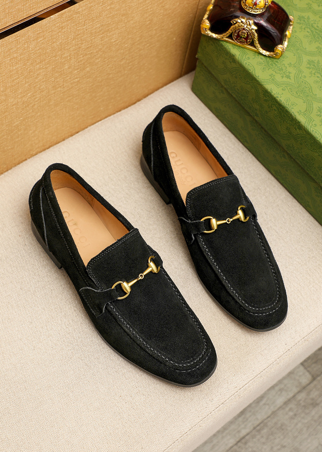 NO:829320,The product trademark is GUCCI 'Gucci' casual leather shoes. The correct size is: 38-44 (customized in 45). The product material is selected from high-quality frosted cowhide upper, cowhide lining, original rubber outsole. There are 4 colors to choose from, gucci, gucci, cowhide.19860909商品商标GUCCI 「 古驰」休闲皮鞋 正码码数: 38-44（45订做） 商品材料精选优质磨砂牛皮鞋面,牛皮内里,原版橡胶大底 颜色4色可选,,gucci,gucci,cowhide,Men's shoes