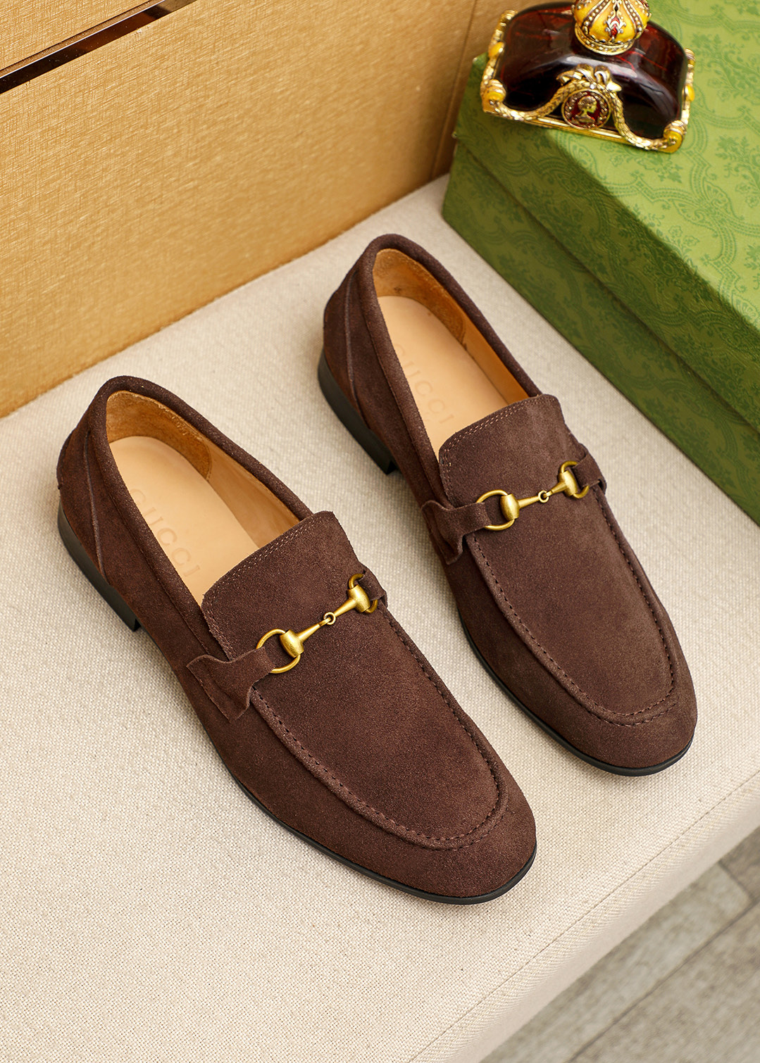 NO:829336,The product trademark is GUCCI 'Gucci' casual leather shoes. The correct size is: 38-44 (customized in 45). The product material is selected from high-quality frosted cowhide upper, cowhide lining, original rubber outsole. There are 4 colors to choose from, gucci, gucci, cowhide.19860909商品商标GUCCI 「 古驰」休闲皮鞋 正码码数: 38-44（45订做） 商品材料精选优质磨砂牛皮鞋面,牛皮内里,原版橡胶大底 颜色4色可选,,gucci,gucci,cowhide,Men's shoes
