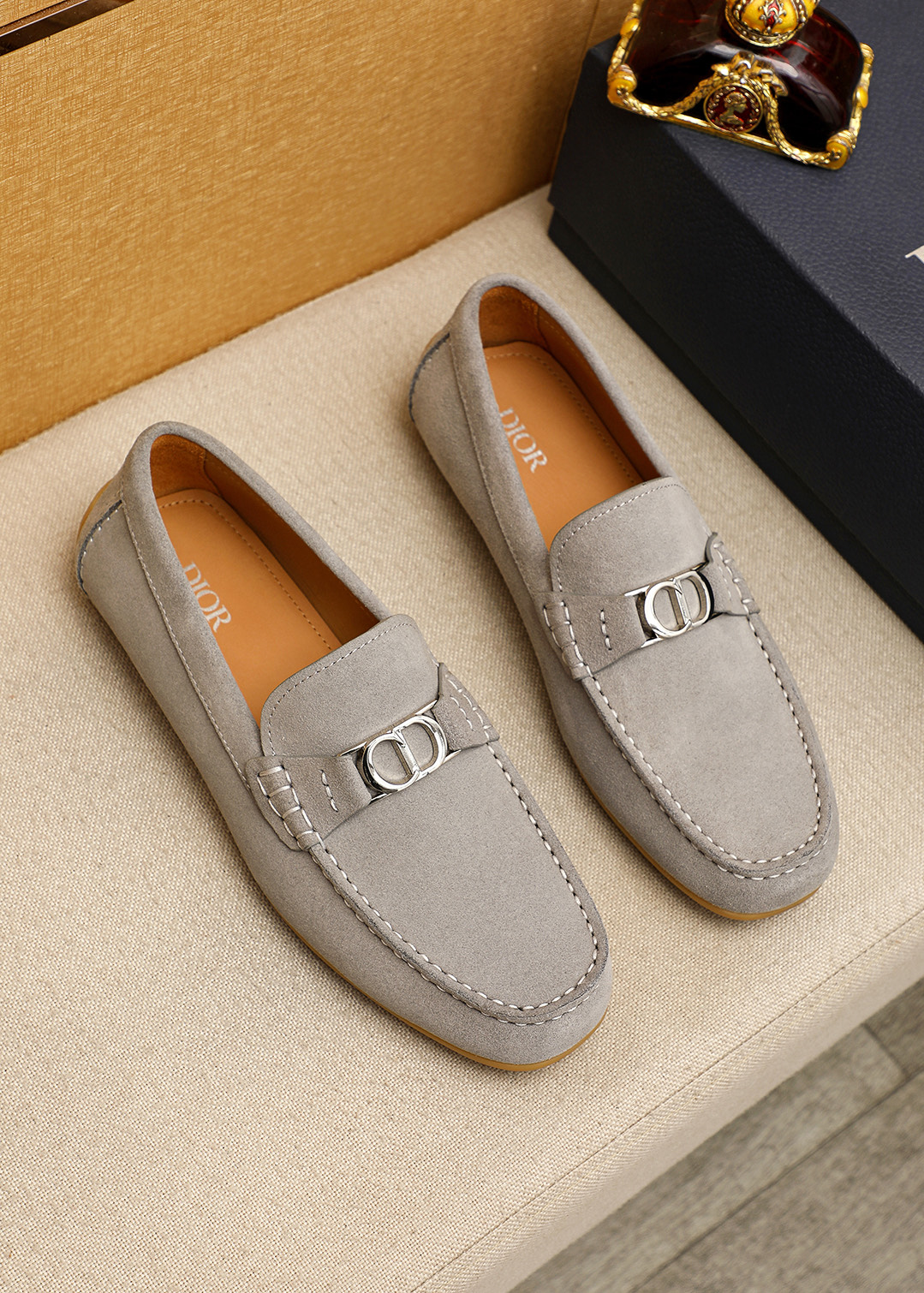 NO:830313,Product trademark Dior 'Dior' casual slip-on men's shoes. Regular size: 39-44 (customized at 38.45) Product materials: frosted cowhide upper, water-dyed cowhide lining, rubber non-slip outsole. 5 colors available, dior, dior, cowhide19860909商品商标Dior「 迪奥 」休闲套脚男鞋 正码码数:39-44（38.45订做） 商品材料精选磨砂牛皮鞋面,水染牛皮内里,橡胶防滑大底 颜色5色可选,,dior,dior,cowhide,Men's shoes