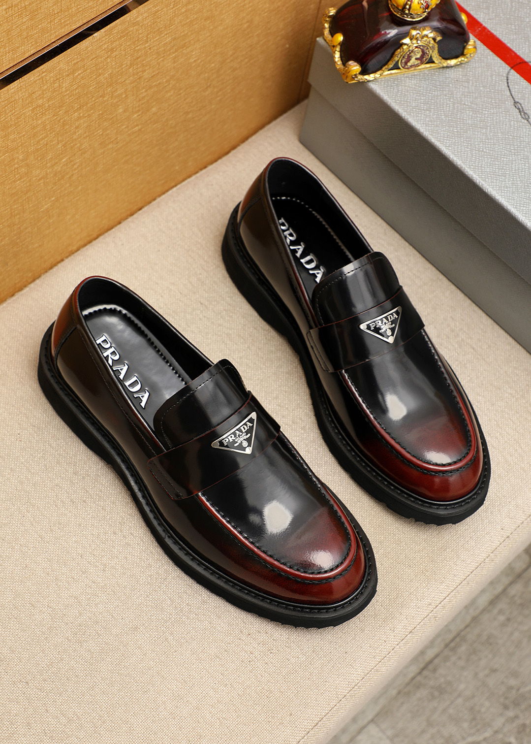 NO:830323,Product trademark PRADA 'Prada' casual leather shoes, correct size: 38-44 (45 customized) Product material selection, open edge beaded cowhide upper, cowhide lining, original rubber outsole, 3 colors available, prada, prada, cowhide19860909商品商标PRADA「 普拉达 」休闲皮鞋 正码码数:38-44（45订做） 商品材料精选 开边珠牛皮鞋面,牛皮内里,原版橡胶大底 颜色3色可选,,prada,prada,cowhide,Men's shoes