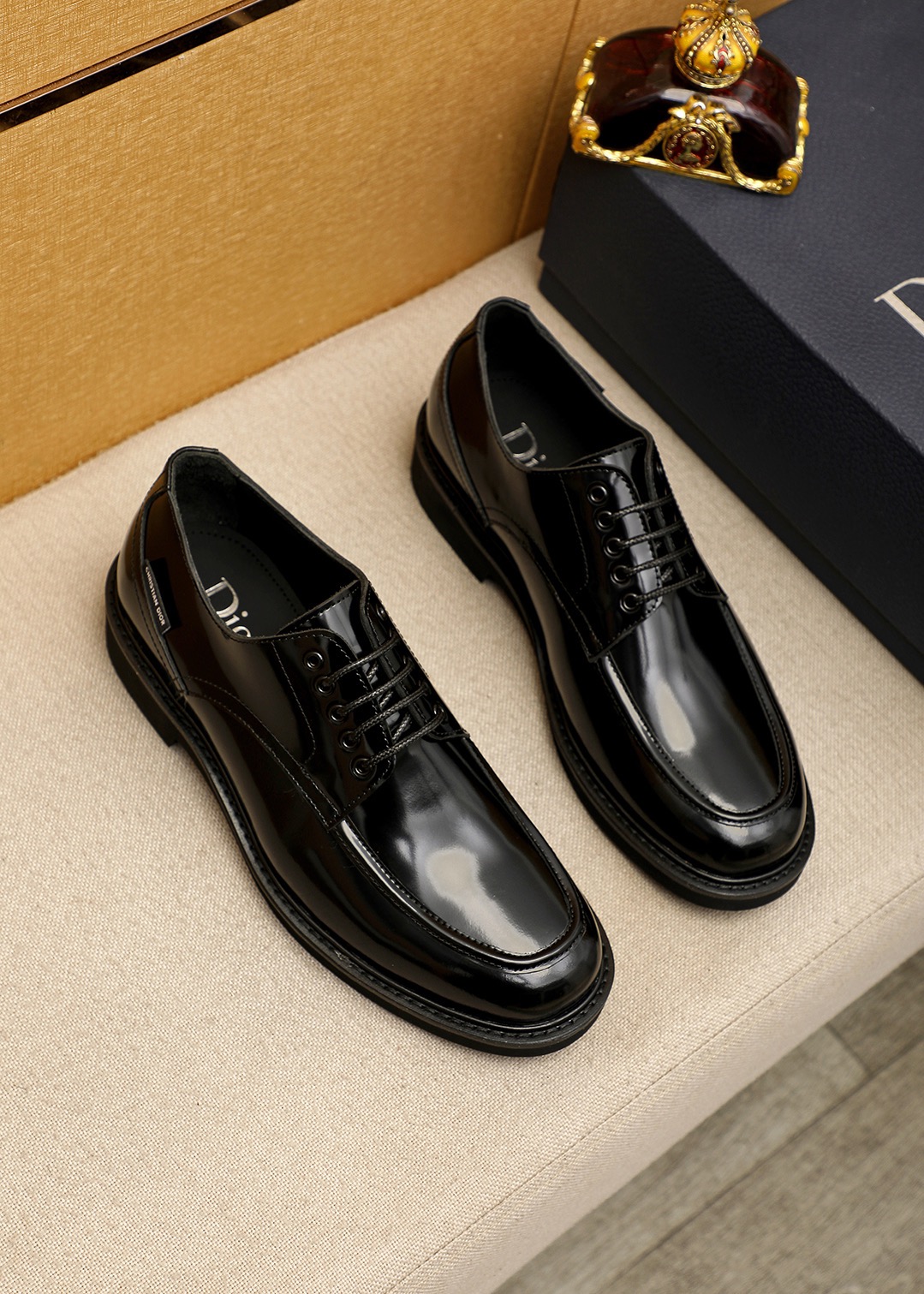 NO:831021,Product trademark Dior 'Dior' business leather shoes, correct size: 39-44 (customized at 38.45) Product material selection: Italian imported first-layer open-edge beaded cowhide upper, imported water-dyed cowhide lining. Strong three-dimensional visual effect, original outsole color 1 color optional, dior, dior, cowhide19860909商品商标Dior「 迪奥」商务皮鞋 正码码数:39-44（38.45订做） 商品材料精选 意大利进口头层开边珠牛皮鞋面,进口水染牛皮内里.强烈立体视觉效果,原版大底 颜 色1色可选,,dior,dior,cowhide,Men's shoes