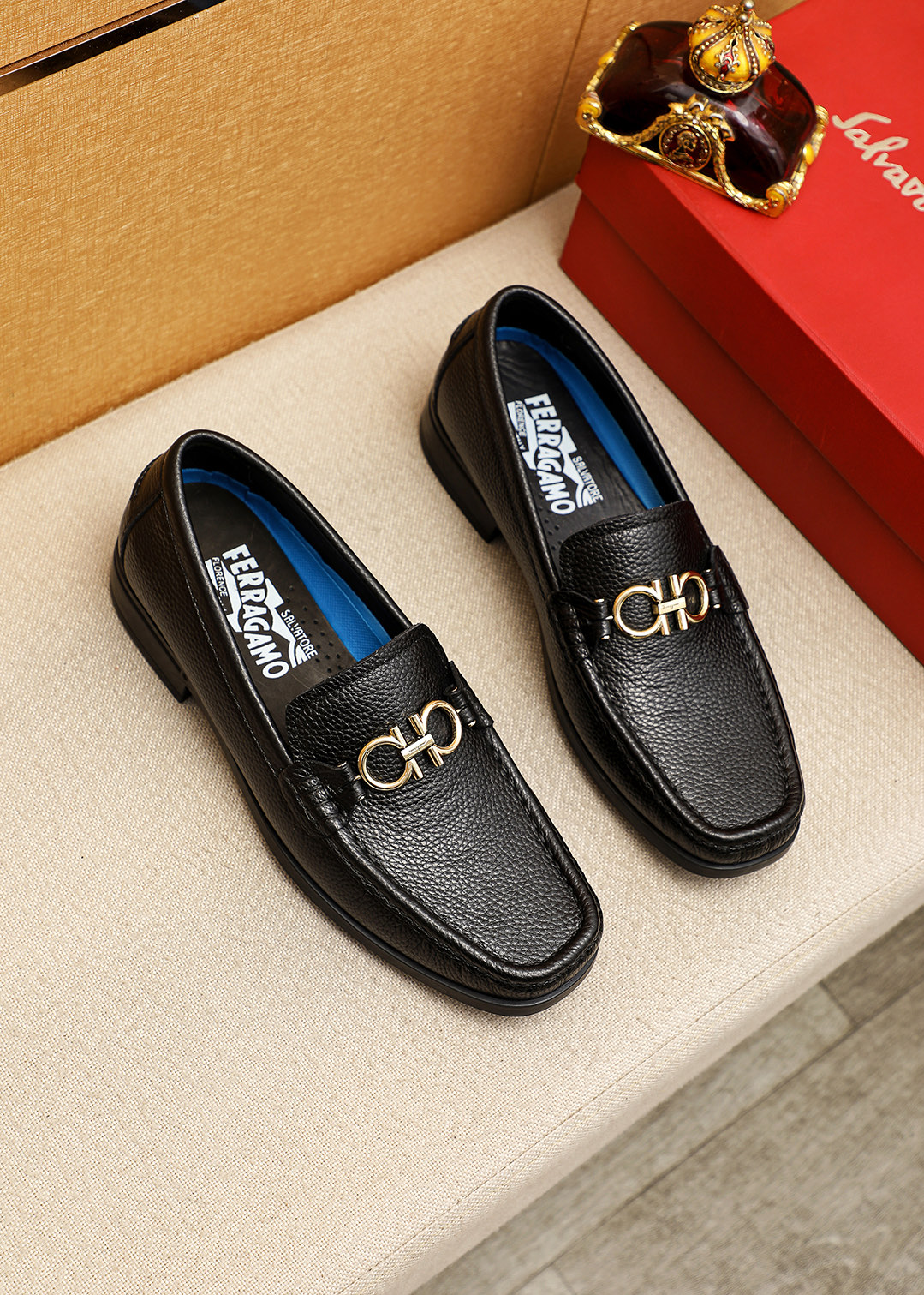 NO:833270,Product trademark Ferragamo 'Ferragamo' casual leather shoes, correct size: 39-44 (customized at 38.45.46) Product material selection: imported first-layer pebbled cowhide leather upper + original hardware buckle, imported water-dyed cowhide lining. Strong three-dimensional visual effect, original outsole color 1 color optional, ferragamo, ferragamo, cowhide19860909商品商标Ferragamo「 菲拉格慕」休闲皮鞋 正码码数:39-44（38.45.46订制） 商品材料精选 进口头层荔枝纹牛皮鞋面+原版五金扣,进口水染牛皮内里.强烈立体视觉效果,原版大底 颜 色1色可选,,ferragamo,ferragamo,cowhide,Men's shoes