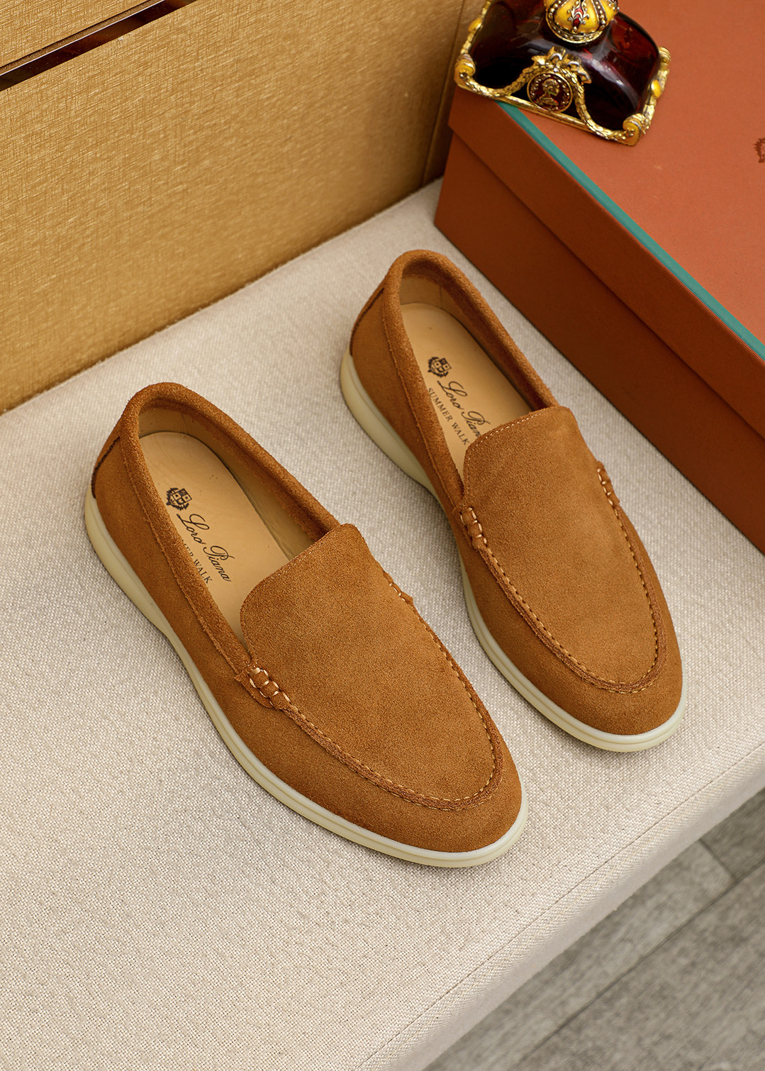 NO:834466,Product trademark: Loro Piana 'nuoyoupianran' casual shoes. Regular size: 39-44 (customized at 38.45.46). Product materials are selected from frosted cowhide upper, cowhide lining, original outsole. Color: 6 colors available, loro piana, cowhide19860909商品商标: Loro Piana「诺悠翩然」休闲鞋 正码码数:39-44（38.45.46订做） 商品材料精选磨砂牛皮鞋面,牛皮内里,原版大底 颜色6色可选,,loro piana,cowhide,Men's shoes