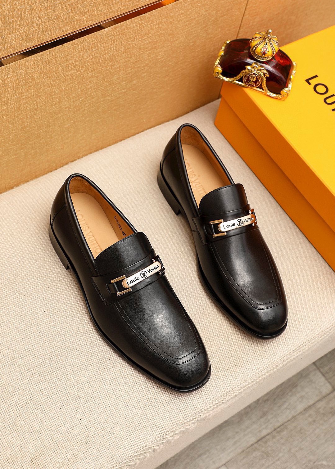 NO:850967,Product trademark LOUIS VUITTON 'Louis Vuitton' casual leather shoes. Regular size: 38-44 (customized at 45.46.47) Product materials selection: imported first-layer cowhide upper + luxury hardware buckle, imported first-layer cowhide lining. Strong three-dimensional visual effect, combined outsole color 1 color optional, louis vuitton, louis vuitton, cowhide19860909商品商标LOUIS VUITTON「 路易威登」休闲皮鞋 正码码数:38-44（45.46.47订制） 商品材料精选 进口头层牛皮鞋面+奢华五金扣,进口头层牛皮内里.强烈立体视觉效果,组合大底 颜 色1色可选,,louis vuitton,louis vuitton,cowhide,Men's shoes
