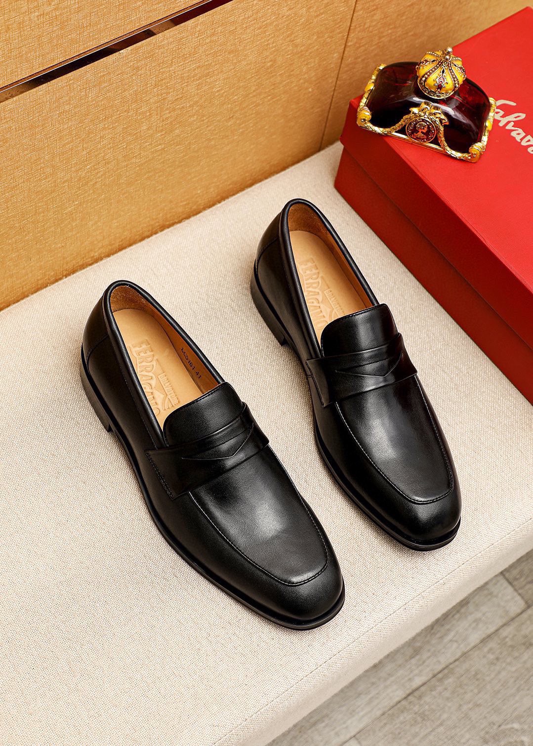 NO:850986,Product trademark Ferragamo 'Ferragamo' casual leather shoes, correct size: 38-44 (customized at 45.46.47) Product material selection: imported cowhide upper, imported water-dyed cowhide lining. Strong three-dimensional visual effect, combined outsole color 1 color optional, ferragamo, ferragamo, cowhide19860909商品商标Ferragamo「 菲拉格慕」休闲皮鞋 正码码数:38-44（45.46.47订制） 商品材料精选 进口牛皮鞋面,进口水染牛皮内里.强烈立体视觉效果,组合大底 颜 色1色可选,,ferragamo,ferragamo,cowhide,Men's shoes