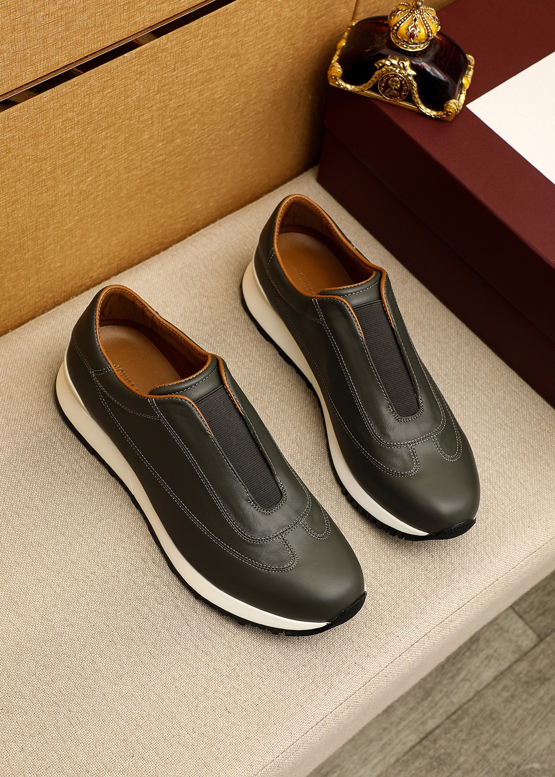 NO:851470,Product trademark Hermès brand - (John Lobb) Code number 38-44 (customized at 45.46.47) one size larger, outer single code Product material high-quality cowhide upper, cowhide lining original combination outsole development TPU material bottom sheet non-slip wear-resistant PU foam upper layer soft and light TPU material back cover support Color 6 colors optional, hermes, cowhide19860909商品商标爱马仕旗下品牌-（John Lobb-约翰·洛布） 码数38-44（45.46.47订做）偏大一码 外单码 商品材料优质牛皮鞋面 牛皮内里原版组合大底开发tpu材料底片防滑耐磨pu发泡上层软轻 tpu材料后套支撑 颜色6色可选,,hermes,cowhide,Men's shoes