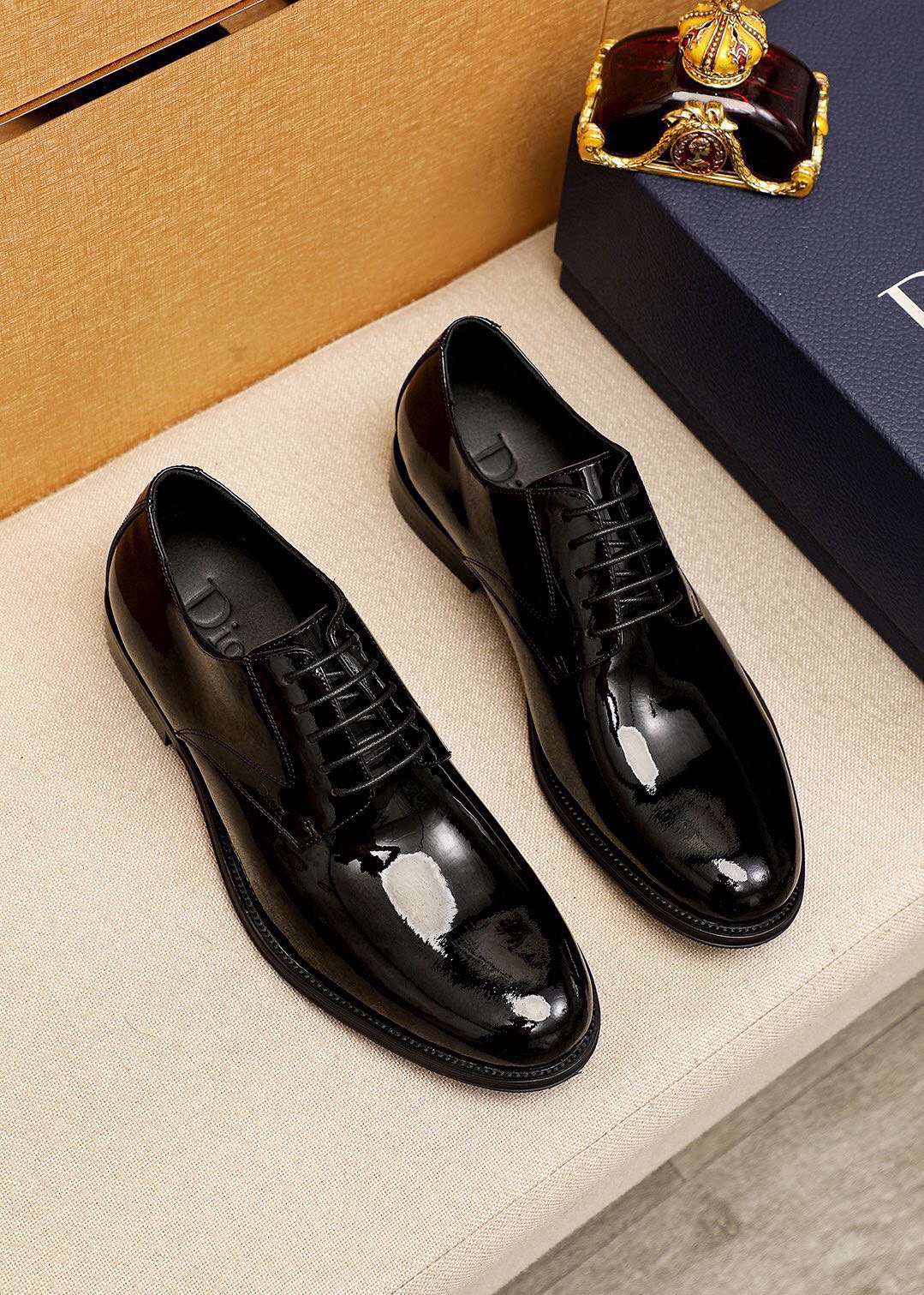 NO:852660,Product trademark Dior 'Dior' business leather shoes, correct size: 38-44 (customized at 45.46.47) Product material selection: Italian imported first-layer open-edge beaded cowhide upper, imported water-dyed cowhide lining. Strong three-dimensional visual effect, combined outsole color 1 color optional, dior, dior, cowhide19860909商品商标Dior「 迪奥」商务皮鞋 正码码数:38-44（45.46.47订做） 商品材料精选 意大利进口头层开边珠牛皮鞋面,进口水染牛皮内里.强烈立体视觉效果,组合大底 颜 色1色可选,,dior,dior,cowhide,Men's shoes