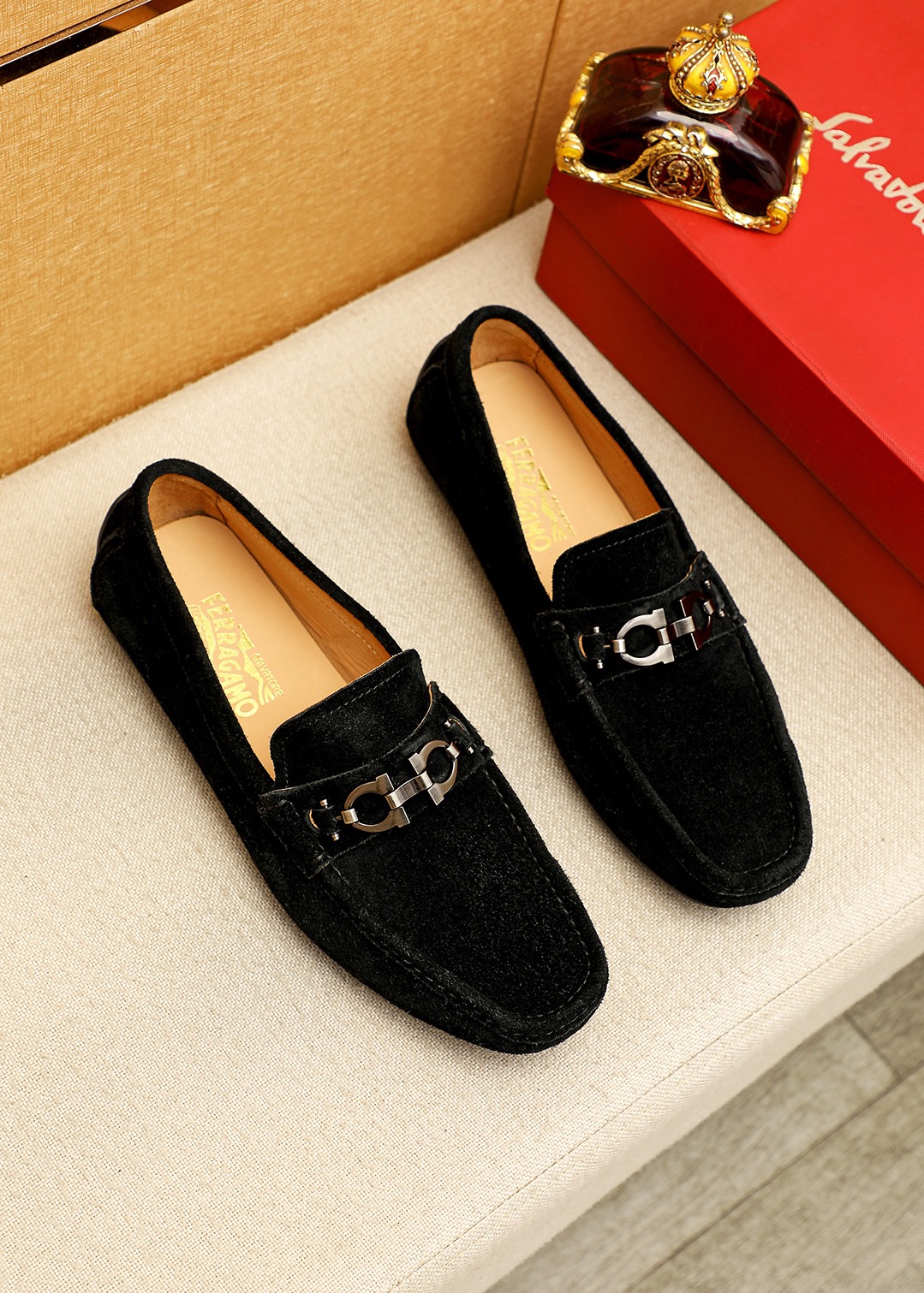 NO:853020,Product trademark Ferragamo 'Ferragamo' beanie shoes. Regular size: 38-44 (customized at 45.46) Product material selection: First-layer frosted cowhide upper + luxury hardware buckle, imported cowhide lining. Strong three-dimensional visual effect, original outsole color 4 colors available, ferragamo, ferragamo, cowhide19860909商品商标Ferragamo「 菲拉格慕」豆豆鞋 正码码数:38-44（45.46订制） 商品材料精选 头层磨砂牛皮鞋面+奢华五金扣,进口牛皮内里.强烈立体视觉效果,原版大底 颜 色4色可选,,ferragamo,ferragamo,cowhide,Men's shoes