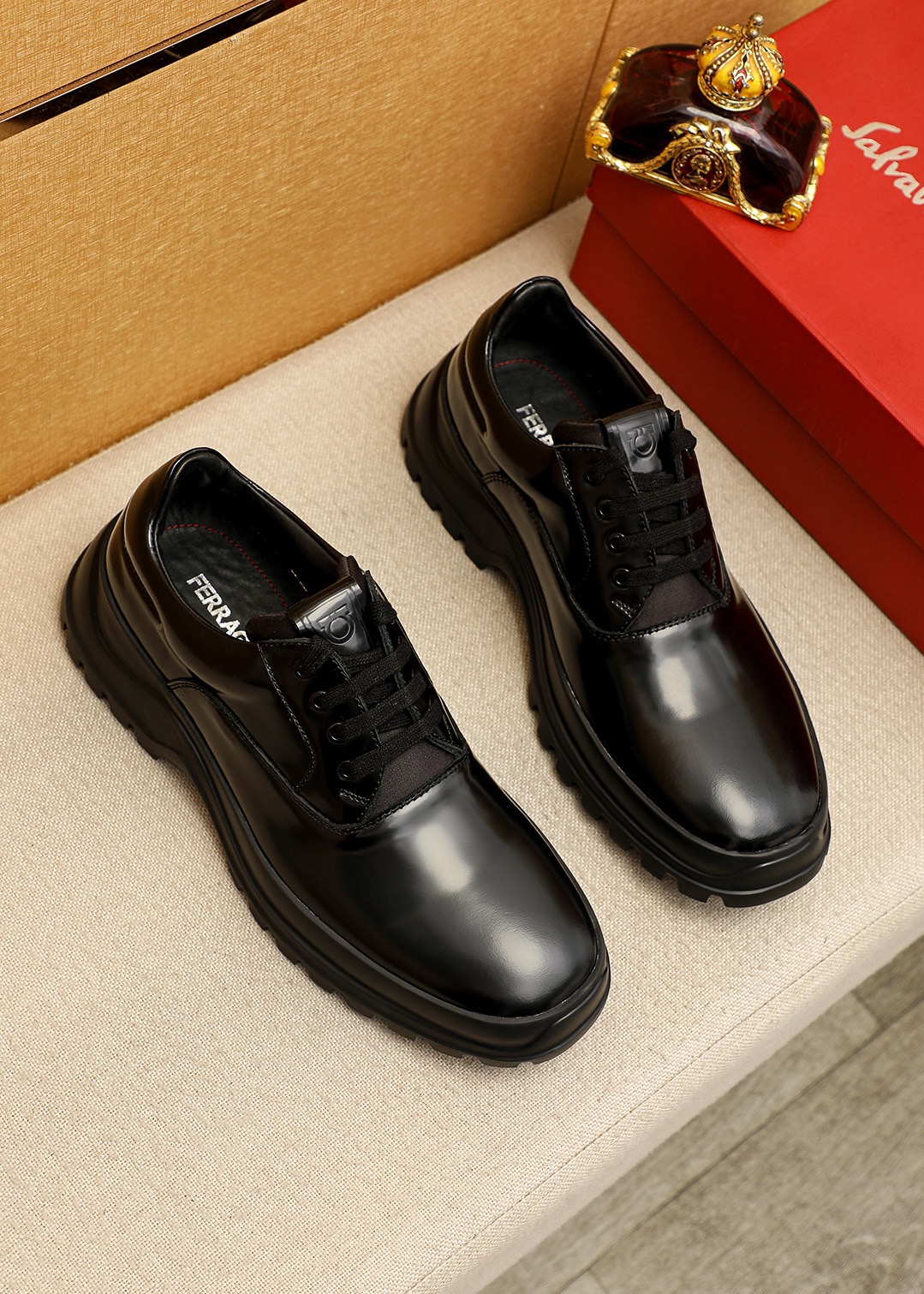 NO:854340,Product trademark Ferragamo 'Ferragamo' casual leather shoes, correct size: 39-44 (45 customized) Product materials selection: imported open-edge beaded cowhide upper, imported water-dyed cowhide lining. Strong three-dimensional visual effect, original outsole, 4 kinds of leather materials available, ferragamo, ferragamo, cowhide19860909商品商标Ferragamo「 菲拉格慕」休闲皮鞋 正码码数:39-44（45订制） 商品材料精选 进口开边珠牛皮鞋面,进口水染牛皮内里.强烈立体视觉效果,原版大底 颜 色4种皮料可选,,ferragamo,ferragamo,cowhide,Men's shoes