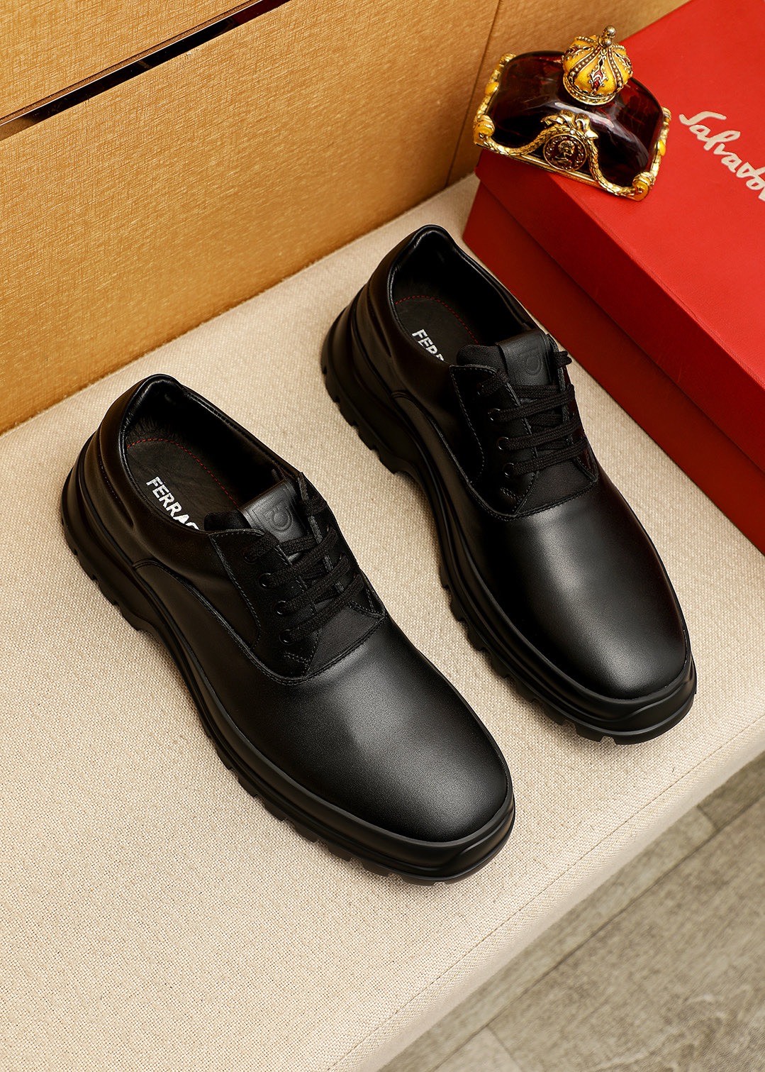 NO:854346,Product trademark Ferragamo 'Ferragamo' casual leather shoes, correct size: 39-44 (45 customized) Product material selection: imported calfskin upper, imported water-dyed cowhide lining. Strong three-dimensional visual effect, original outsole, 4 kinds of leather materials available, ferragamo, ferragamo, cowhide19860909商品商标Ferragamo「 菲拉格慕」休闲皮鞋 正码码数:39-44（45订制） 商品材料精选 进口小牛皮鞋面,进口水染牛皮内里.强烈立体视觉效果,原版大底 颜 色4种皮料可选,,ferragamo,ferragamo,cowhide,Men's shoes