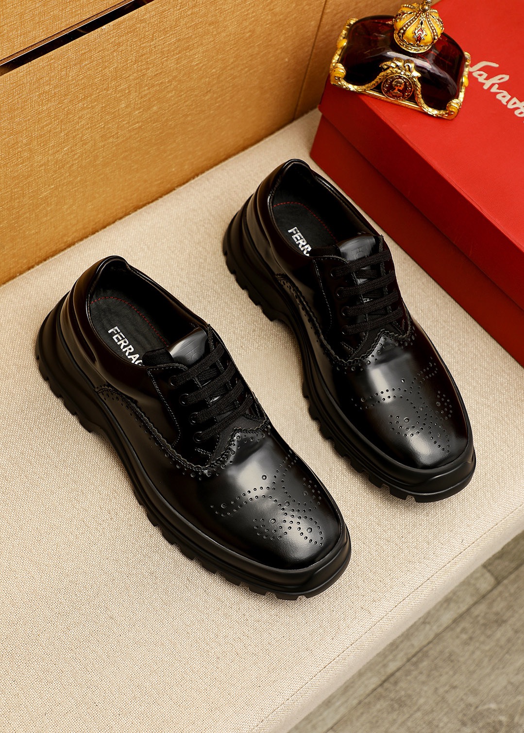 NO:854363,Product trademark Ferragamo 'Ferragamo' casual leather shoes, correct size: 39-44 (45 customized) Product materials selection: imported open-edge beaded cowhide upper, imported water-dyed cowhide lining. Strong three-dimensional visual effect, original outsole, 4 kinds of leather materials available, ferragamo, ferragamo, cowhide19860909商品商标Ferragamo「 菲拉格慕」休闲皮鞋 正码码数:39-44（45订制） 商品材料精选 进口开边珠牛皮鞋面,进口水染牛皮内里.强烈立体视觉效果,原版大底 颜 色4种皮料可选,,ferragamo,ferragamo,cowhide,Men's shoes