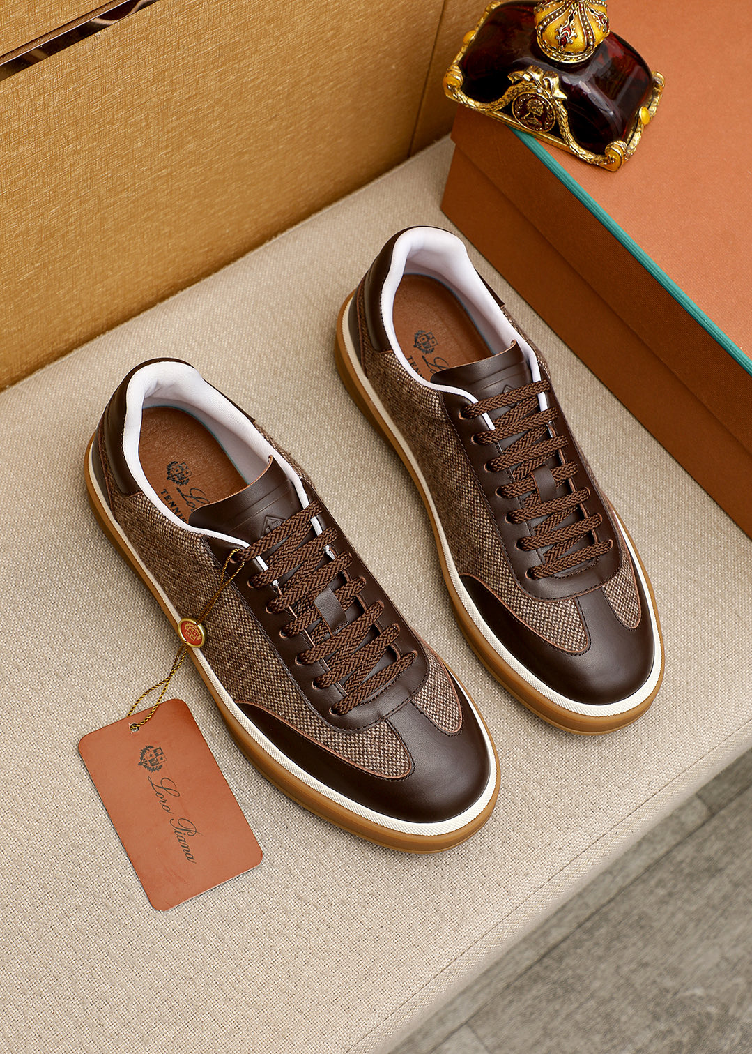 NO:887193,Product trademark: Loro Piana 'nuoyoupianran' casual sneakers. Regular size: 38-44 (customized in 45). Product materials are selected frosted cowhide upper, sheepskin lining, original rubber outsole. Colors: 7 colors available, loro piana, cowhide, sheepskin19860909商品商标:Loro Piana「诺悠翩然」休闲板鞋 正码码数:38-44（45订做） 商品材料精选磨砂牛皮鞋面,羊皮内里,原版橡胶大底 颜色7色可选,,loro piana,cowhide,sheepskin,Men's shoes