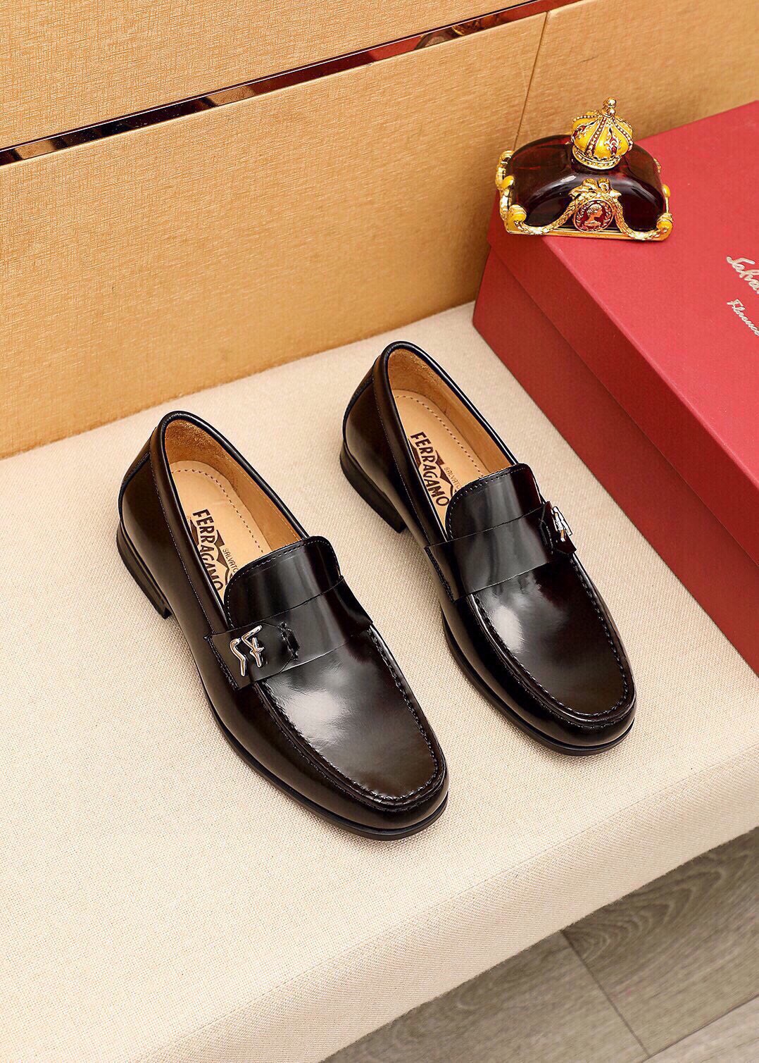 NO:888478,Product trademark Ferragamo 'Ferragamo' casual leather shoes, correct size: 38-44 (45 customized) Product material selection: imported first-layer open-edge beaded cowhide upper + luxury hardware buckle, imported water-dyed cowhide lining. Strong three-dimensional visual effect, original outsole, 4 kinds of leather materials available, ferragamo, ferragamo, cowhide19860909商品商标Ferragamo「 菲拉格慕」休闲皮鞋 正码码数:38-44（45订制） 商品材料精选 进口头层开边珠牛皮鞋面+奢华五金扣,进口水染牛皮内里.强烈立体视觉效果,原版大底 颜 色4种皮料可选,,ferragamo,ferragamo,cowhide,Men's shoes