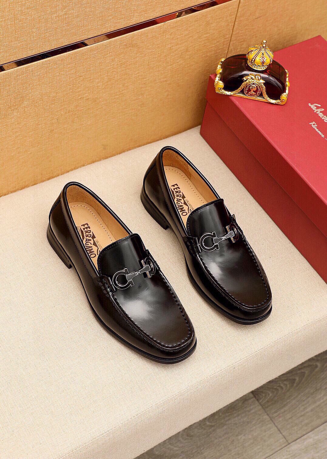 NO:888520,Product trademark Ferragamo 'Ferragamo' casual leather shoes, correct size: 38-44 (45 customized) Product material selection: imported first-layer open-edge beaded cowhide upper + luxury hardware buckle, imported water-dyed cowhide lining. Strong three-dimensional visual effect, original outsole, 4 kinds of leather materials available, ferragamo, ferragamo, cowhide19860909商品商标Ferragamo「 菲拉格慕」休闲皮鞋 正码码数:38-44（45订制） 商品材料精选 进口头层开边珠牛皮鞋面+奢华五金扣,进口水染牛皮内里.强烈立体视觉效果,原版大底 颜 色4种皮料可选,,ferragamo,ferragamo,cowhide,Men's shoes