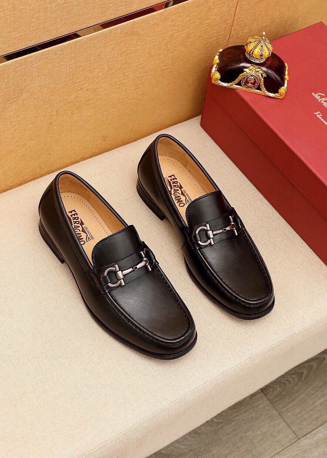 NO:888543,Product trademark Ferragamo 'Ferragamo' casual leather shoes, correct size: 38-44 (45 customized) Product material selection: imported first-layer calfskin upper + luxury hardware buckle, imported water-dyed cowhide lining. Strong three-dimensional visual effect, original outsole, 3 leather colors available, ferragamo, ferragamo, cowhide19860909商品商标Ferragamo「 菲拉格慕」休闲皮鞋 正码码数:38-44（45订制） 商品材料精选 进口头层小牛皮鞋面+奢华五金扣,进口水染牛皮内里.强烈立体视觉效果,原版大底 颜 色3种皮料可选,,ferragamo,ferragamo,cowhide,Men's shoes