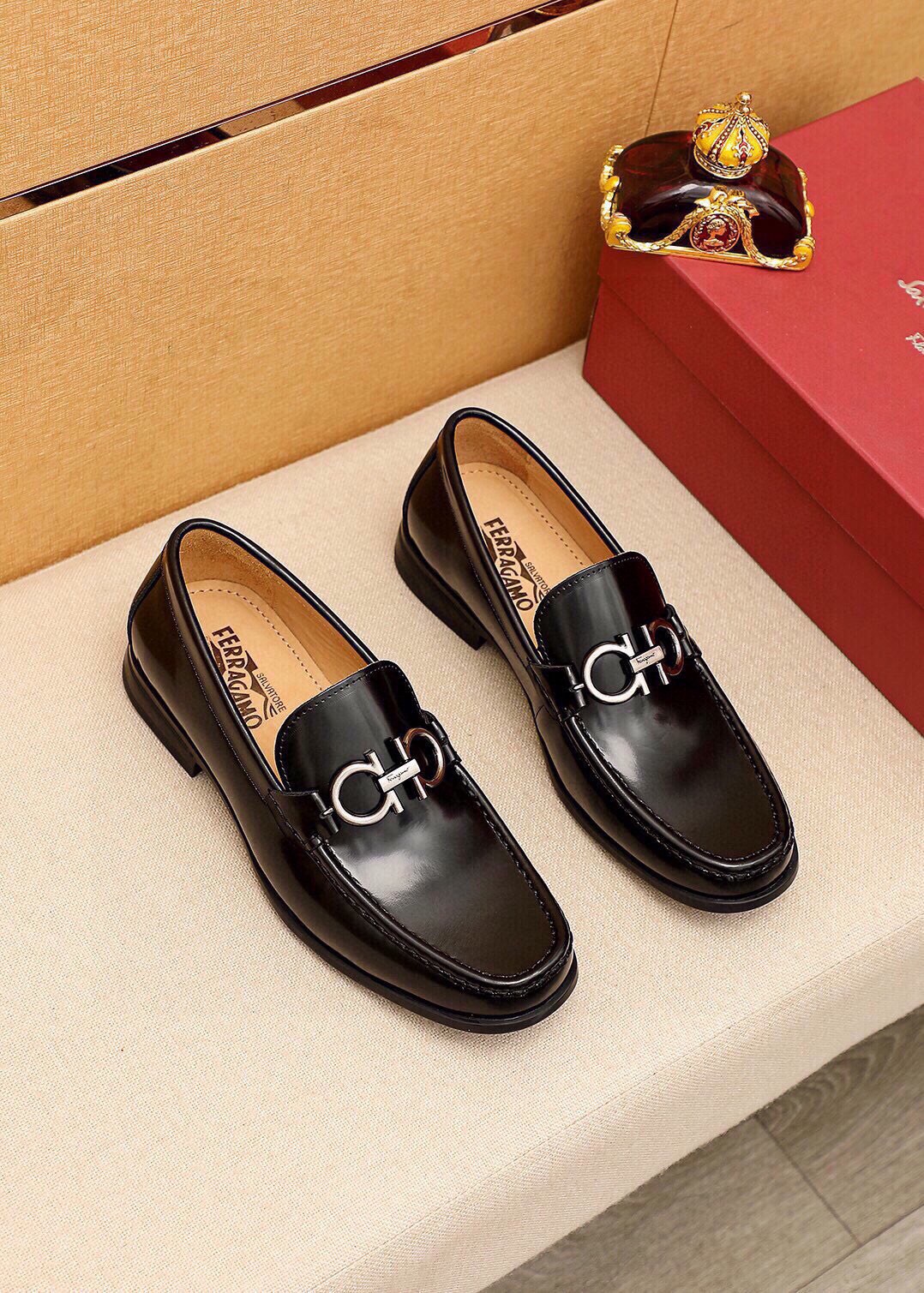 NO:888587,Product trademark Ferragamo 'Ferragamo' casual leather shoes, correct size: 38-44 (45 customized) Product material selection: imported first-layer open-edge beaded cowhide upper + luxury hardware buckle, imported water-dyed cowhide lining. Strong three-dimensional visual effect, original outsole, 4 kinds of leather materials available, ferragamo, ferragamo, cowhide19860909商品商标Ferragamo「 菲拉格慕」休闲皮鞋 正码码数:38-44（45订制） 商品材料精选 进口头层开边珠牛皮鞋面+奢华五金扣,进口水染牛皮内里.强烈立体视觉效果,原版大底 颜 色4种皮料可选,,ferragamo,ferragamo,cowhide,Men's shoes