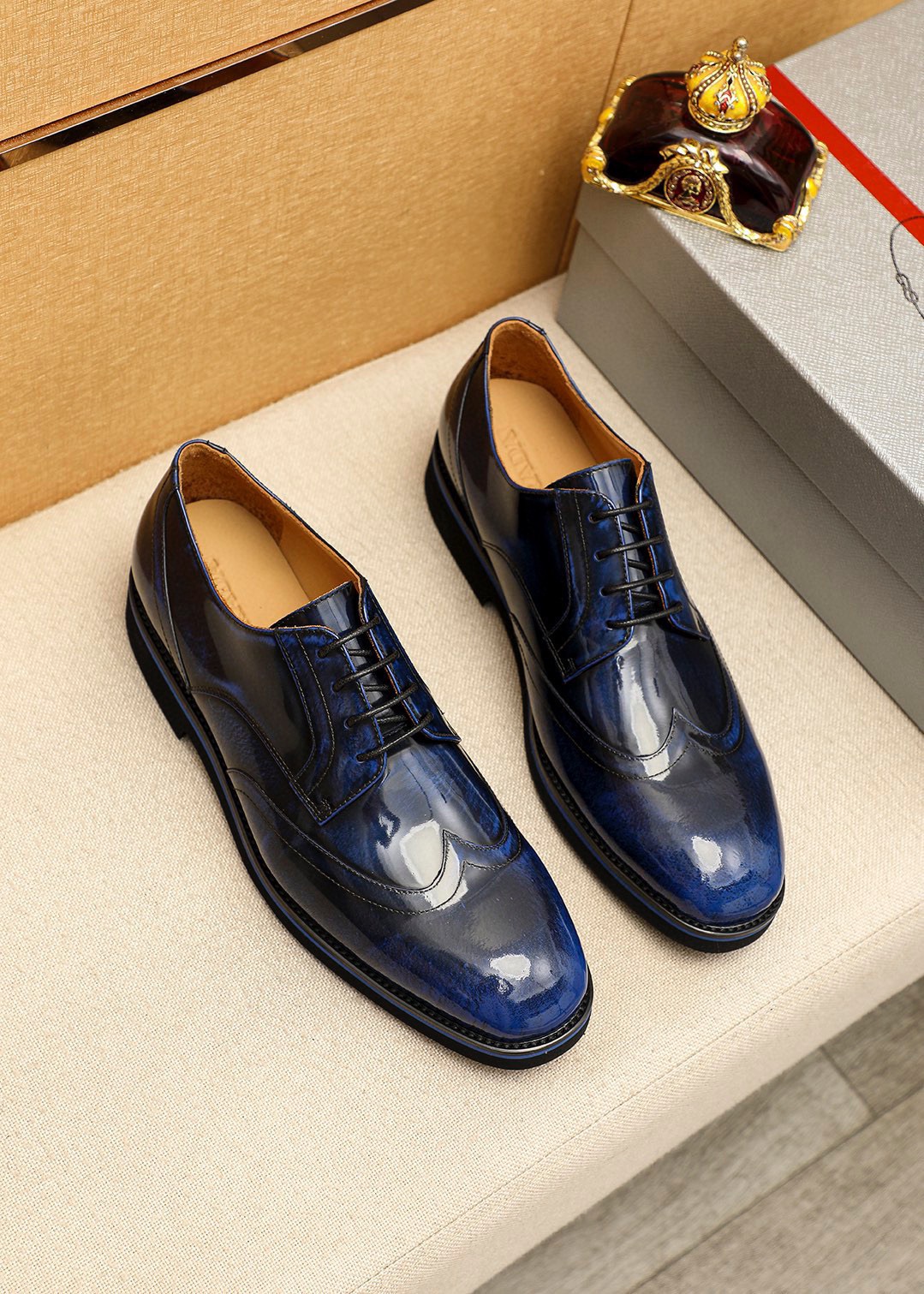NO:897930,Product trademark PRADA 'Prada' business leather shoes, correct size: 39-44 (customized at 38.45.46.47) Product material selection: imported first-layer open-edge beaded calfskin upper, imported water-dyed cowhide lining. Strong three-dimensional visual effect, original outsole color 4 colors available, prada, prada, cowhide19860909商品商标PRADA「 普拉达」商务皮鞋 正码码数:39-44(38.45.46.47订制) 商品材料精选 进口头层开边珠小牛皮鞋面,进口水染牛皮内里.强烈立体视觉效果,原版大底 颜 色4色可选,,prada,prada,cowhide,Men's shoes