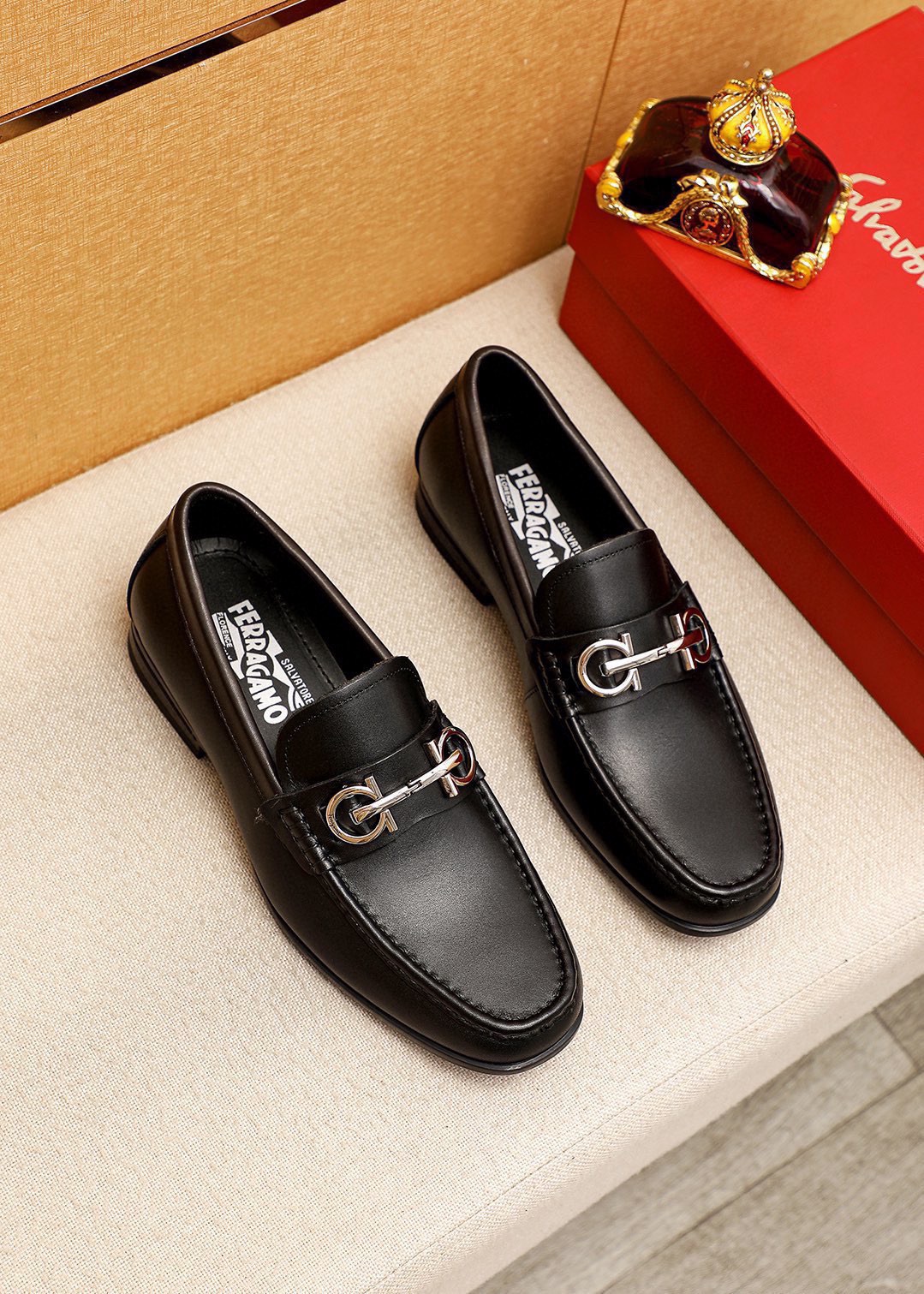 NO:898414,Product trademark Ferragamo 'Ferragamo' casual leather shoes, correct size: 38-44 (45 customized) Product material selection: imported first-layer calfskin upper + luxury hardware buckle, imported water-dyed cowhide lining. Strong three-dimensional visual effect, original outsole, 4 leather colors available, ferragamo, ferragamo, cowhide19860909商品商标Ferragamo「 菲拉格慕」休闲皮鞋 正码码数:38-44（45订制） 商品材料精选 进口头层小牛皮鞋面+奢华五金扣,进口水染牛皮内里.强烈立体视觉效果,原版大底 颜 色4种皮料可选,,ferragamo,ferragamo,cowhide,Men's shoes