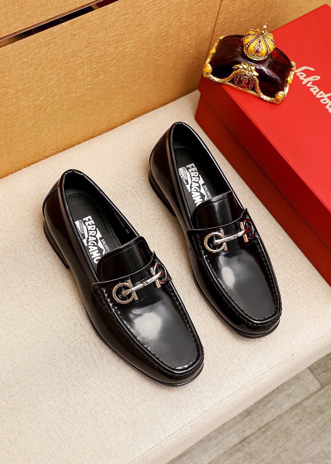 NO:898418,Product trademark Ferragamo 'Ferragamo' casual leather shoes, correct size: 38-44 (45 customized) Product material selection: imported first-layer open-edge beaded cowhide upper + luxury hardware buckle, imported water-dyed cowhide lining. Strong three-dimensional visual effect, original outsole, 4 kinds of leather materials available, ferragamo, ferragamo, cowhide19860909商品商标Ferragamo「 菲拉格慕」休闲皮鞋 正码码数:38-44（45订制） 商品材料精选 进口头层开边珠牛皮鞋面+奢华五金扣,进口水染牛皮内里.强烈立体视觉效果,原版大底 颜 色4种皮料可选,,ferragamo,ferragamo,cowhide,Men's shoes