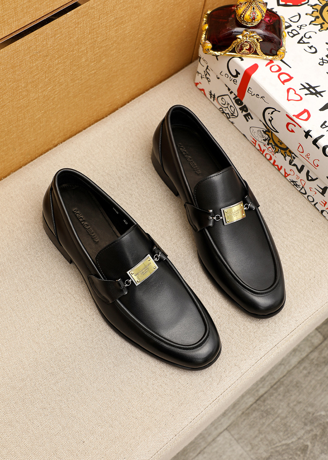 NO:954142,The DG top men's new leather shoes counter is on sale at the same time. The uppers are imported calfskin uppers from Italy, and the fully imported cowhide lining + classic hardware buckles are completely 1:1 replicas. The original soles are specially provided by the original factory. The exclusive molded soles are super comfortable. Original factory orders. High quality. You can enter and leave the counter at will. Welcome to compare code numbers: 38-44 (customized at 45.46.47),,cowhide19860909DG顶级男士新款皮鞋专柜同步发售鞋面意大利进口小牛皮鞋面,全进口牛皮内里+经典五金扣,完全1比1复刻,鞋底原厂特供原版底,独家活动成型底超级舒适,原厂跟单货,高品质,可随意进出专柜,欢迎对比码数:38-44（45.46.47订制）,,cowhide,Men's shoes