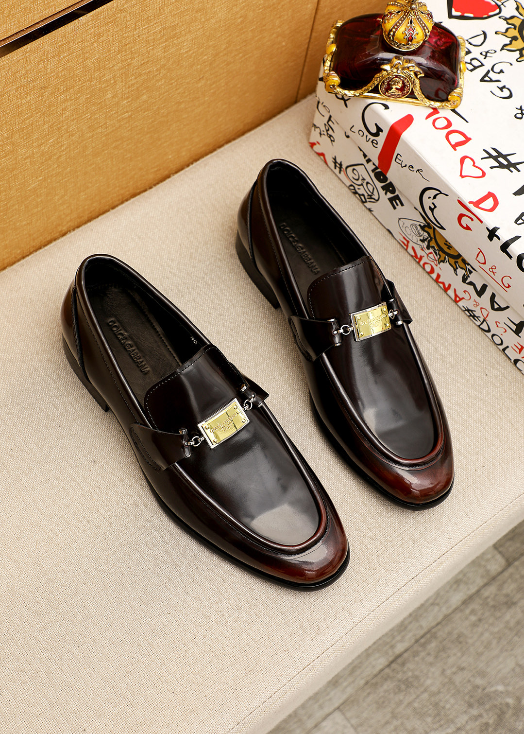 NO:954172,DG's top men's new leather shoes counter is on sale at the same time. Uppers are imported from Italy with open-edge beaded cowhide leather uppers, fully imported cowhide lining + classic hardware buckles, completely 1:1 replicas. The original soles are specially provided by the original factory. Exclusive molded soles are super comfortable. Original factory orders. High quality. You can enter and leave the counter at will. Welcome to compare code numbers: 38-44 (customized at 45.46.47),,cowhide19860909DG顶级男士新款皮鞋专柜同步发售鞋面意大利进口开边珠牛皮鞋面,全进口牛皮内里+经典五金扣,完全1比1复刻,鞋底原厂特供原版底,独家活动成型底超级舒适,原厂跟单货,高品质,可随意进出专柜,欢迎对比码数:38-44（45.46.47订制）,,cowhide,Men's shoes