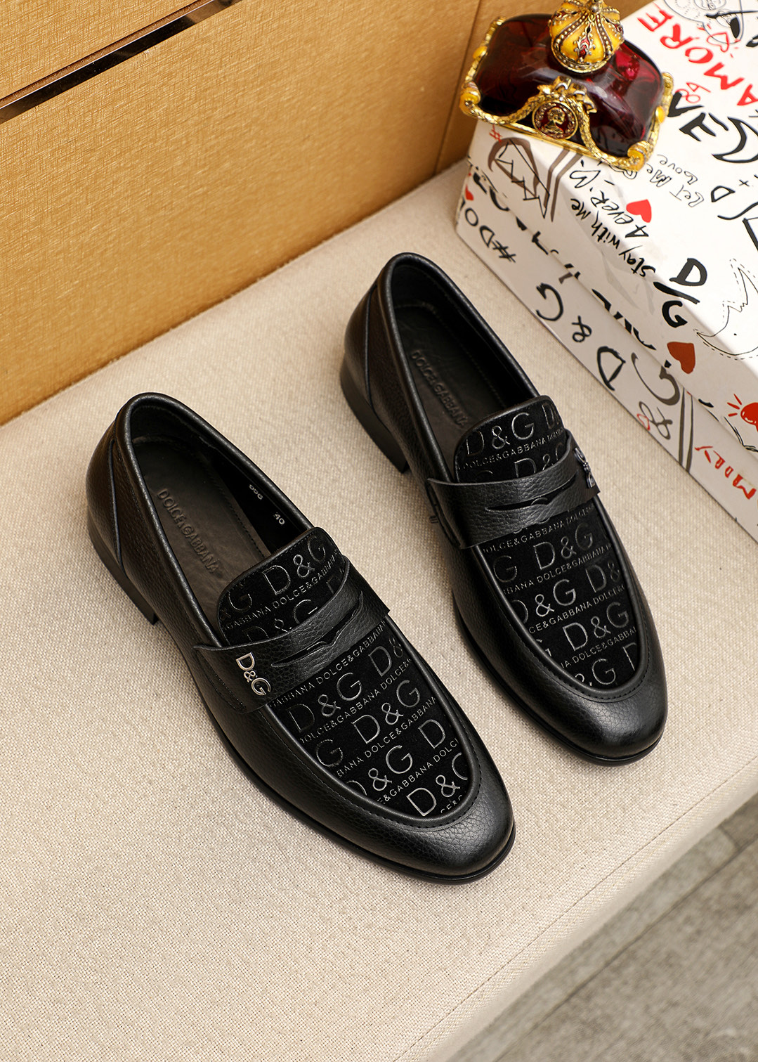 NO:954082,DG's top men's new leather shoes counter is on sale at the same time. Uppers are imported from Italy. Cowhide uppers, fully imported cowhide lining + classic hardware buckles, completely 1:1 replica. Original soles are specially provided by the original factory. Exclusive molded soles are super comfortable. Original factory orders. High quality. You can enter and leave the counter at will. Welcome to compare code numbers: 38-44 (customized at 45.46.47),,cowhide19860909DG顶级男士新款皮鞋专柜同步发售鞋面意大利进口牛皮鞋面,全进口牛皮内里+经典五金扣,完全1比1复刻,鞋底原厂特供原版底,独家活动成型底超级舒适,原厂跟单货,高品质,可随意进出专柜,欢迎对比码数:38-44（45.46.47订制）,,cowhide,Men's shoes