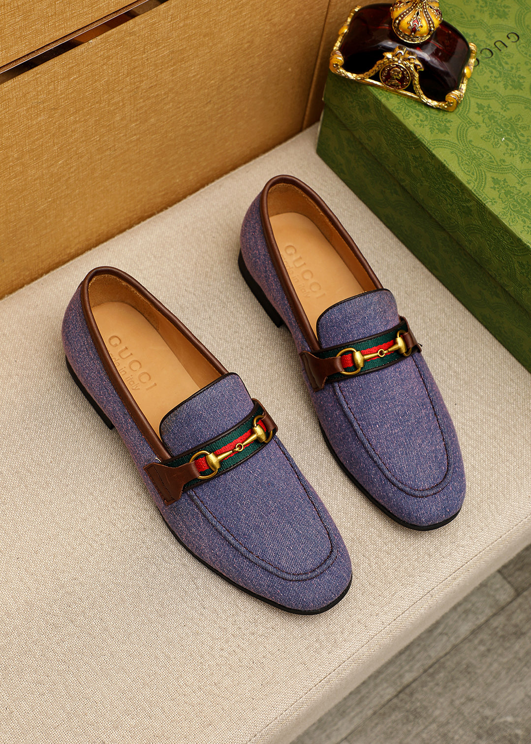NO:956132,Product trademark GUCCI 'Gucci' casual leather shoes, correct size: 39-44 (customized at 38.45.46) Product material selection: imported first-layer fabric upper, imported water-dyed cowhide lining. Strong three-dimensional visual effect, original outsole, 3 colors available, gucci, gucci19860909商品商标GUCCI「 古驰」休闲皮鞋 正码码数:39-44（38.45.46订制） 商品材料精选 进口头层布料鞋面,进口水染牛皮内里.强烈立体视觉效果,原版大底 颜 色3色可选,,gucci,gucci,Men's shoes