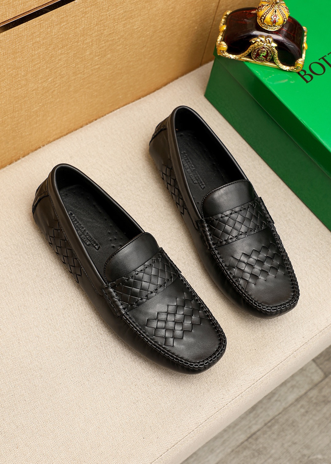 NO:956743,BV men's slip-on shoes [BOTTEGA VENETA] official website counter new model, one to one mold opening, Italian calfskin hand-woven cowhide lining. Driving slip-on shoes, counter synchronization, size 38～44 (45 customized),,bottega veneta,bottega veneta,cowhide19860909BV男士套脚鞋【BOTTEGA VENETA】官网专柜新款 一比一开模 意大利小牛皮手工编织牛皮内里.开车套脚便鞋 专柜同步 尺码 38～44（45订制),,bottega veneta,bottega veneta,cowhide,Men's shoes