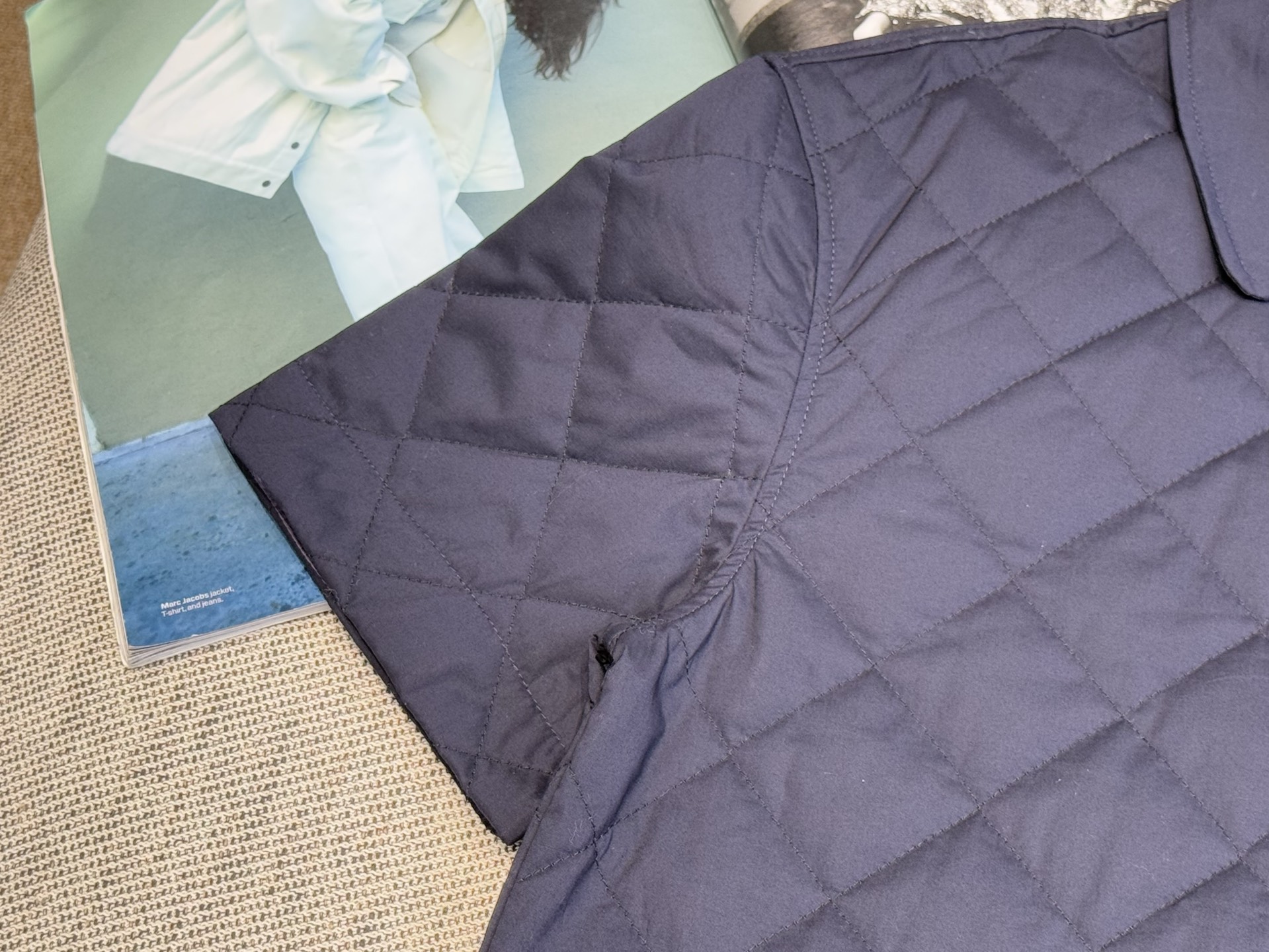 
BC｜口袋短袖夹克💜

纱线1100%棉
纱线2100%涤纶
镶珠其他材质

羽绒服的审美灵感，赋予这