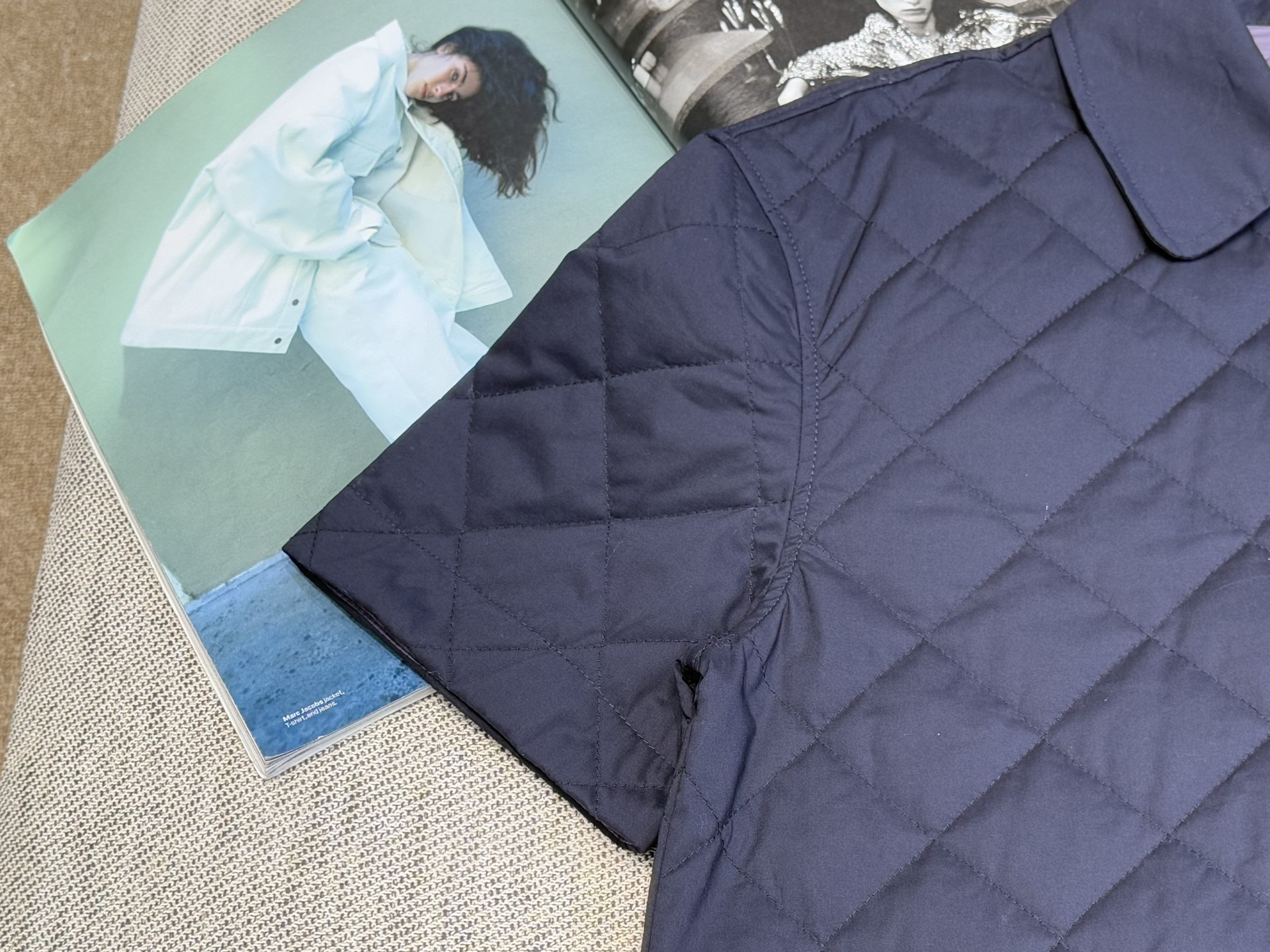 
BC｜口袋短袖夹克💜

纱线1100%棉
纱线2100%涤纶
镶珠其他材质

羽绒服的审美灵感，赋予这