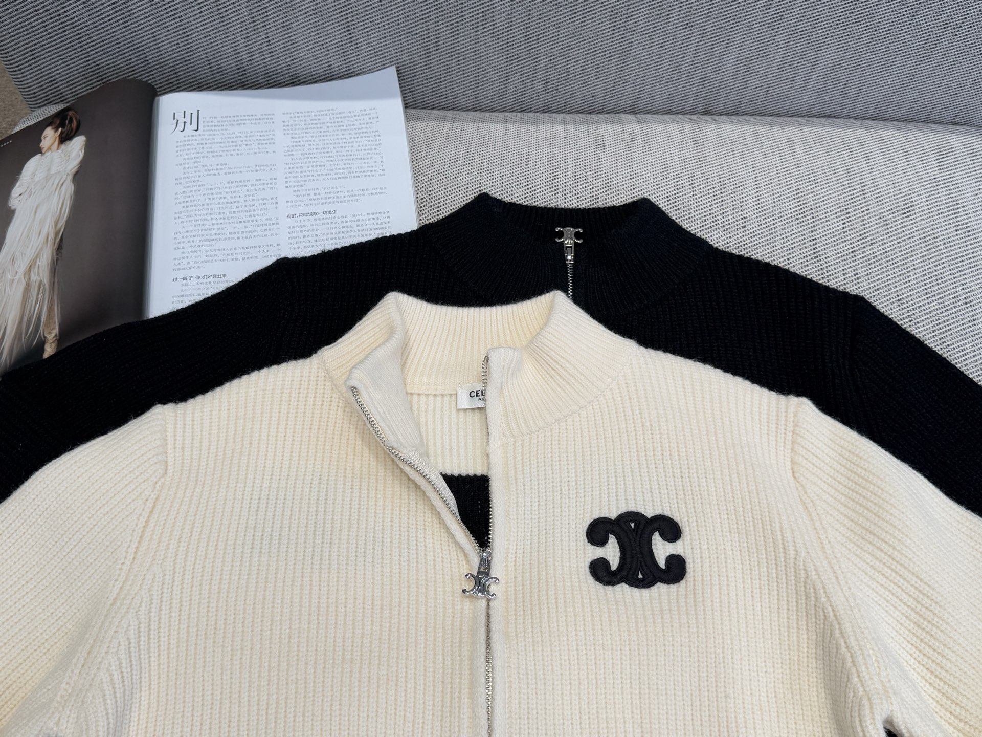 思家｜凯旋门长袖开衫🟠50%羊毛，50%棉圆领落肩长袖开衫，突出温柔气质，领口袖口螺纹包边，胸前凯旋门标