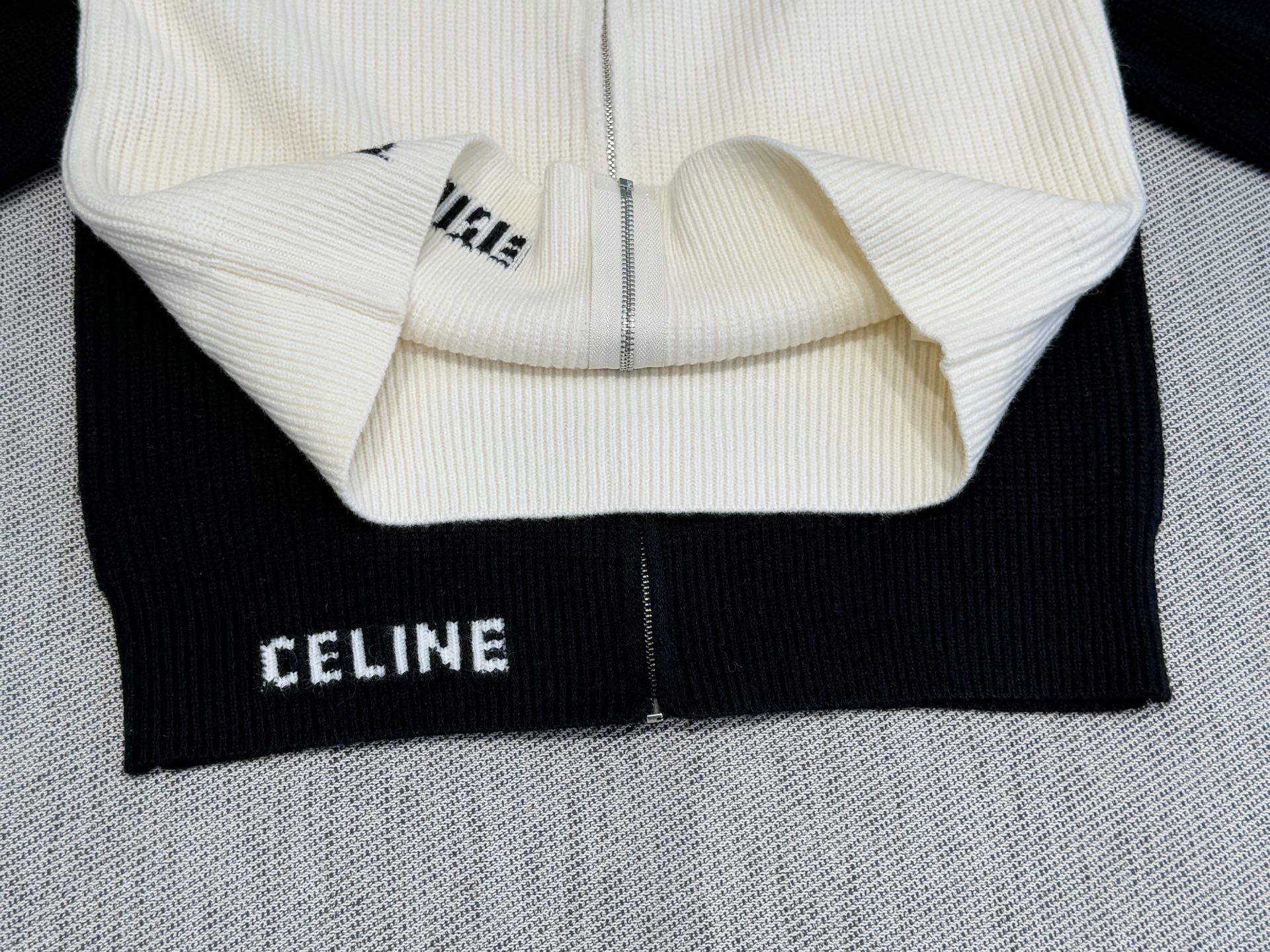 思家｜凯旋门长袖开衫🟠50%羊毛，50%棉圆领落肩长袖开衫，突出温柔气质，领口袖口螺纹包边，胸前凯旋门标