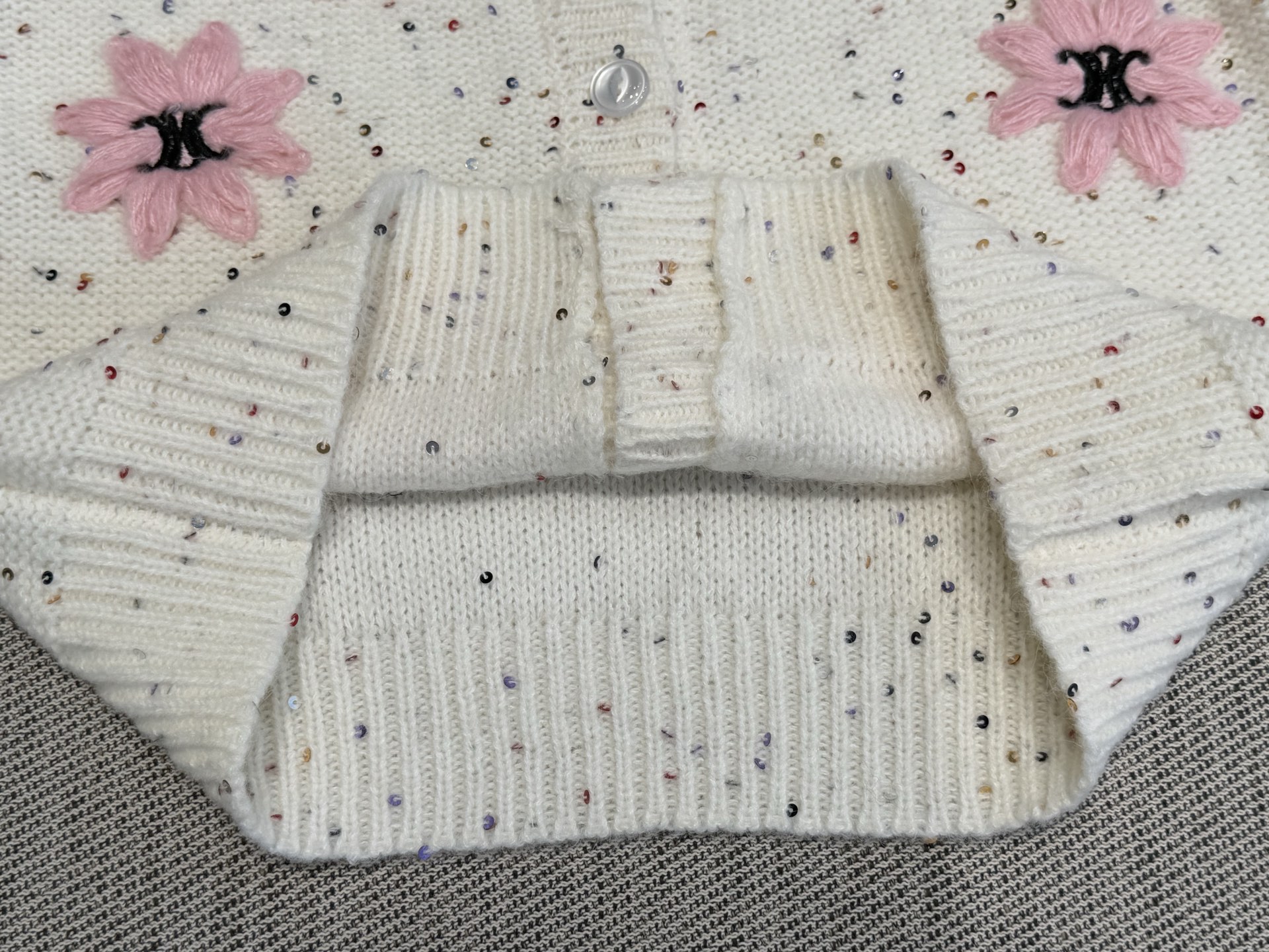 思家｜花朵刺绣亮片开衫🎀50%羊毛，50%棉花朵亮片针织毛衣开衫外套，彩色亮片开衫巧妙融合甜美与闪耀元素