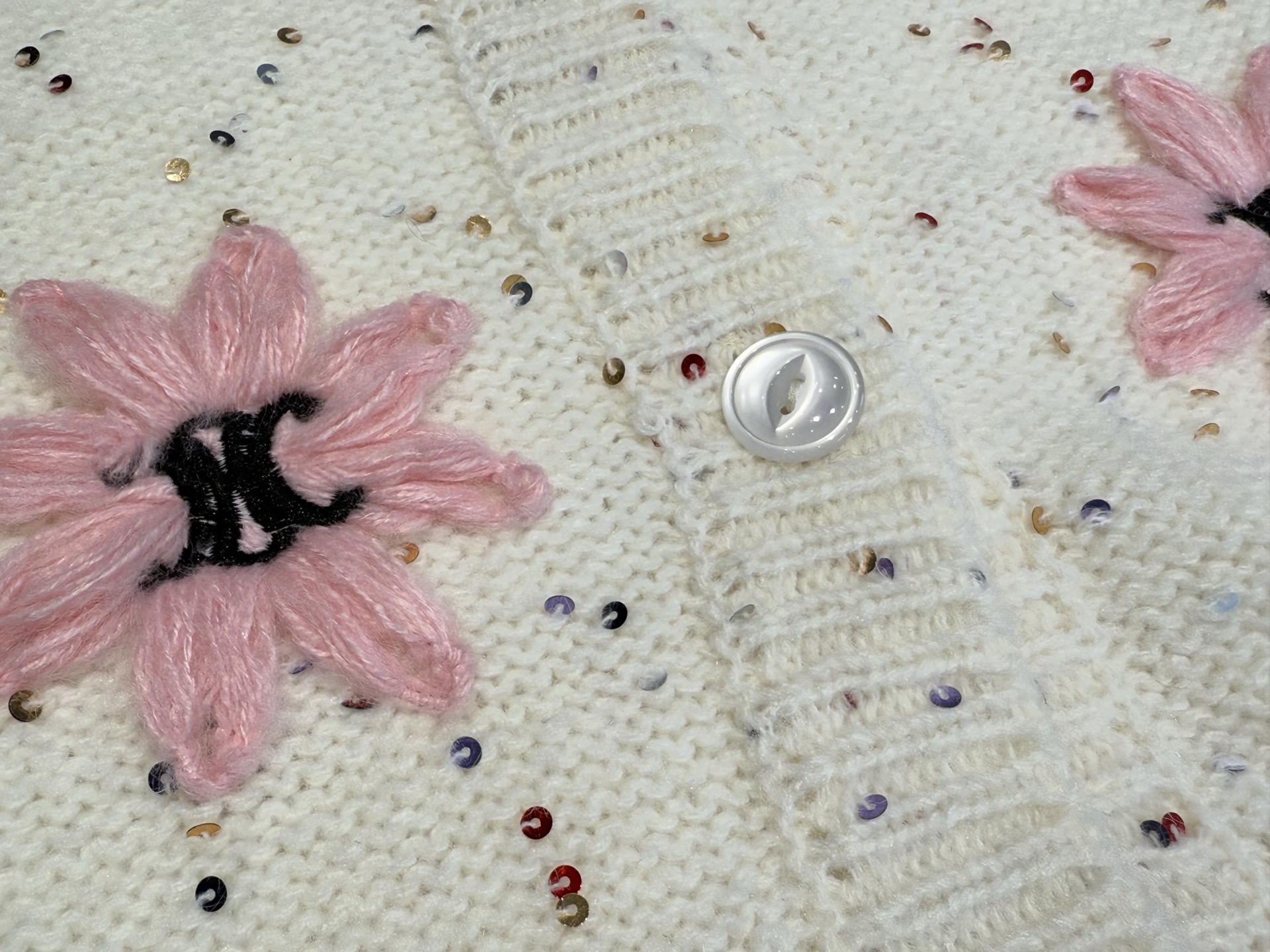 思家｜花朵刺绣亮片开衫🎀50%羊毛，50%棉花朵亮片针织毛衣开衫外套，彩色亮片开衫巧妙融合甜美与闪耀元素