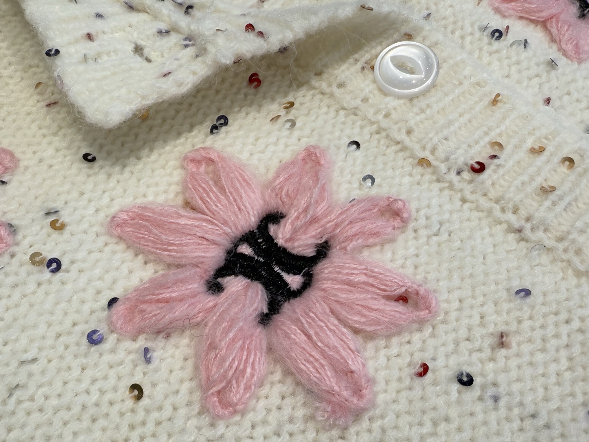 思家｜花朵刺绣亮片开衫🎀50%羊毛，50%棉花朵亮片针织毛衣开衫外套，彩色亮片开衫巧妙融合甜美与闪耀元素