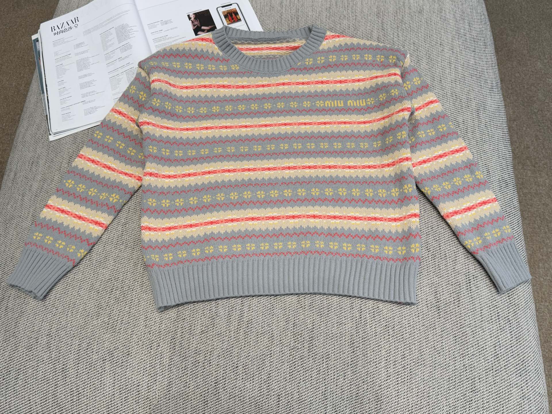 miu家｜费尔顿花纹套头🎀70%羊毛，30%羊绒费尔顿花纹条纹长袖，深棕条纹款配色浓郁又复古，小miu标