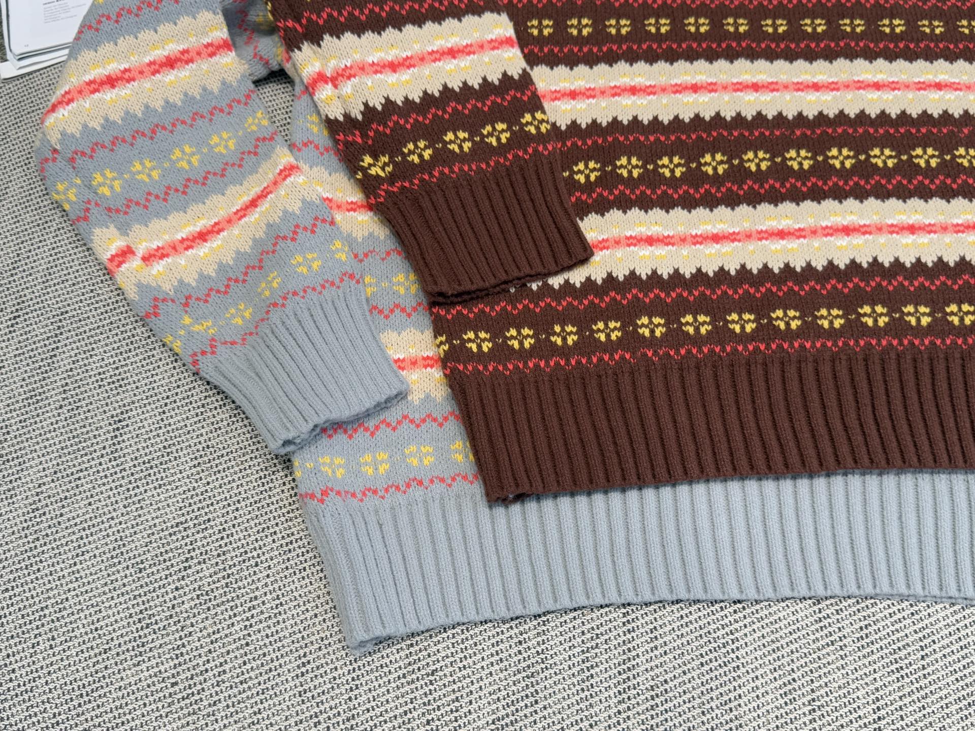 miu家｜费尔顿花纹套头🎀70%羊毛，30%羊绒费尔顿花纹条纹长袖，深棕条纹款配色浓郁又复古，小miu标