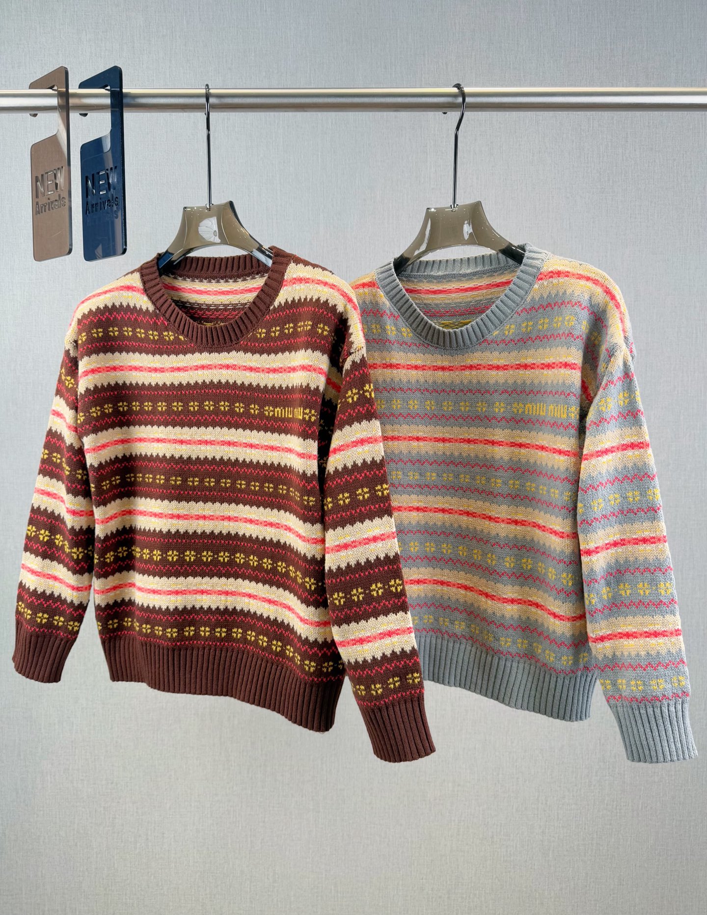 miu家｜费尔顿花纹套头🎀70%羊毛，30%羊绒费尔顿花纹条纹长袖，深棕条纹款配色浓郁又复古，小miu标